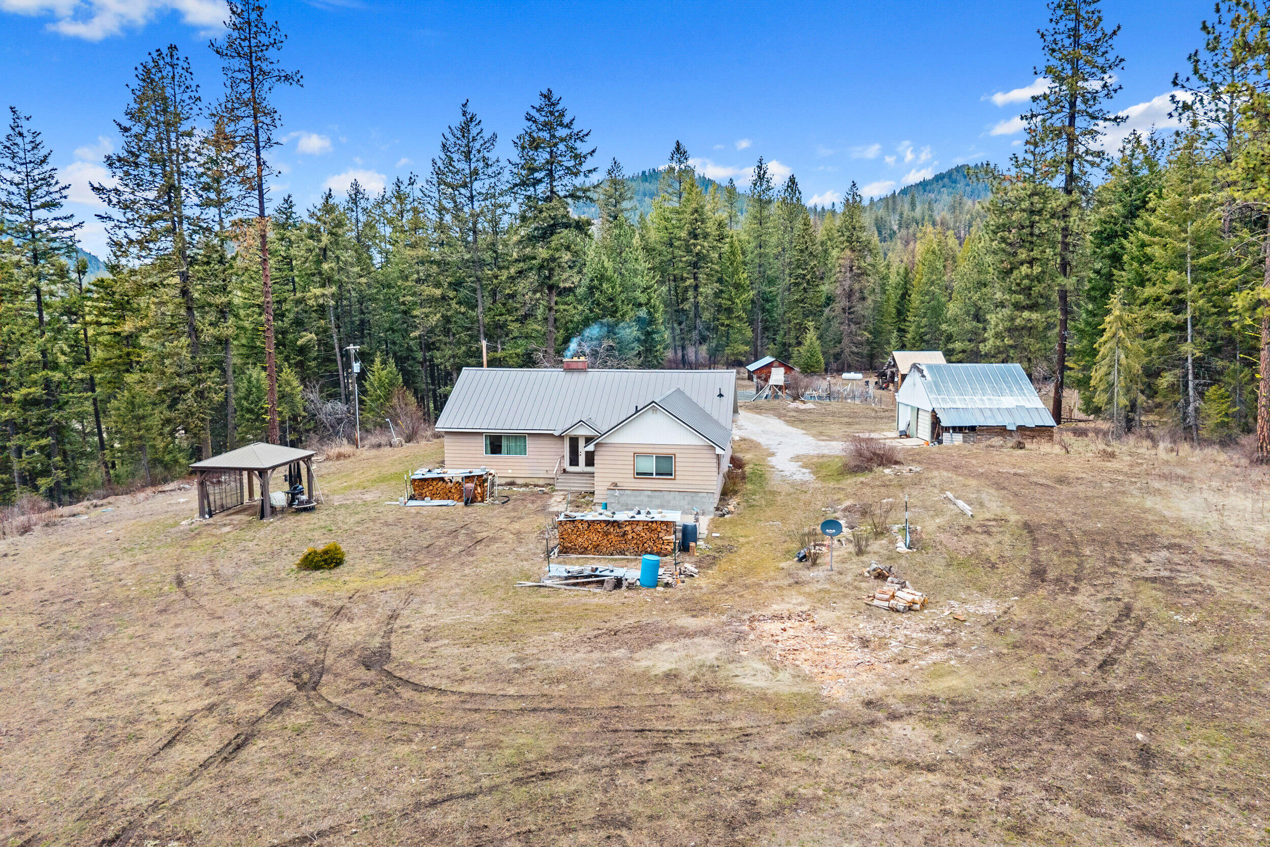 
                        Property photograph at
                        2852 HORSESHOE LAKE RD
                      