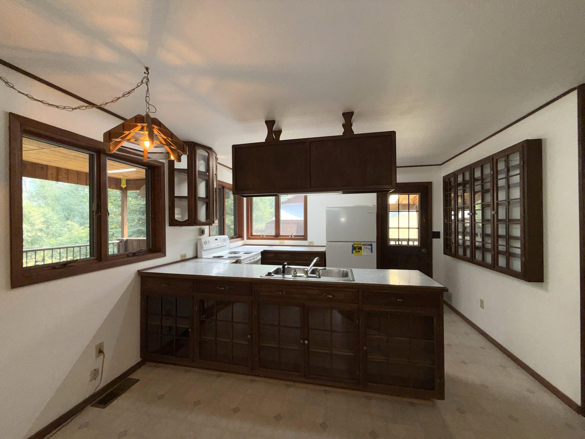 
                        Property photograph at
                        5 VISTA DR
                      