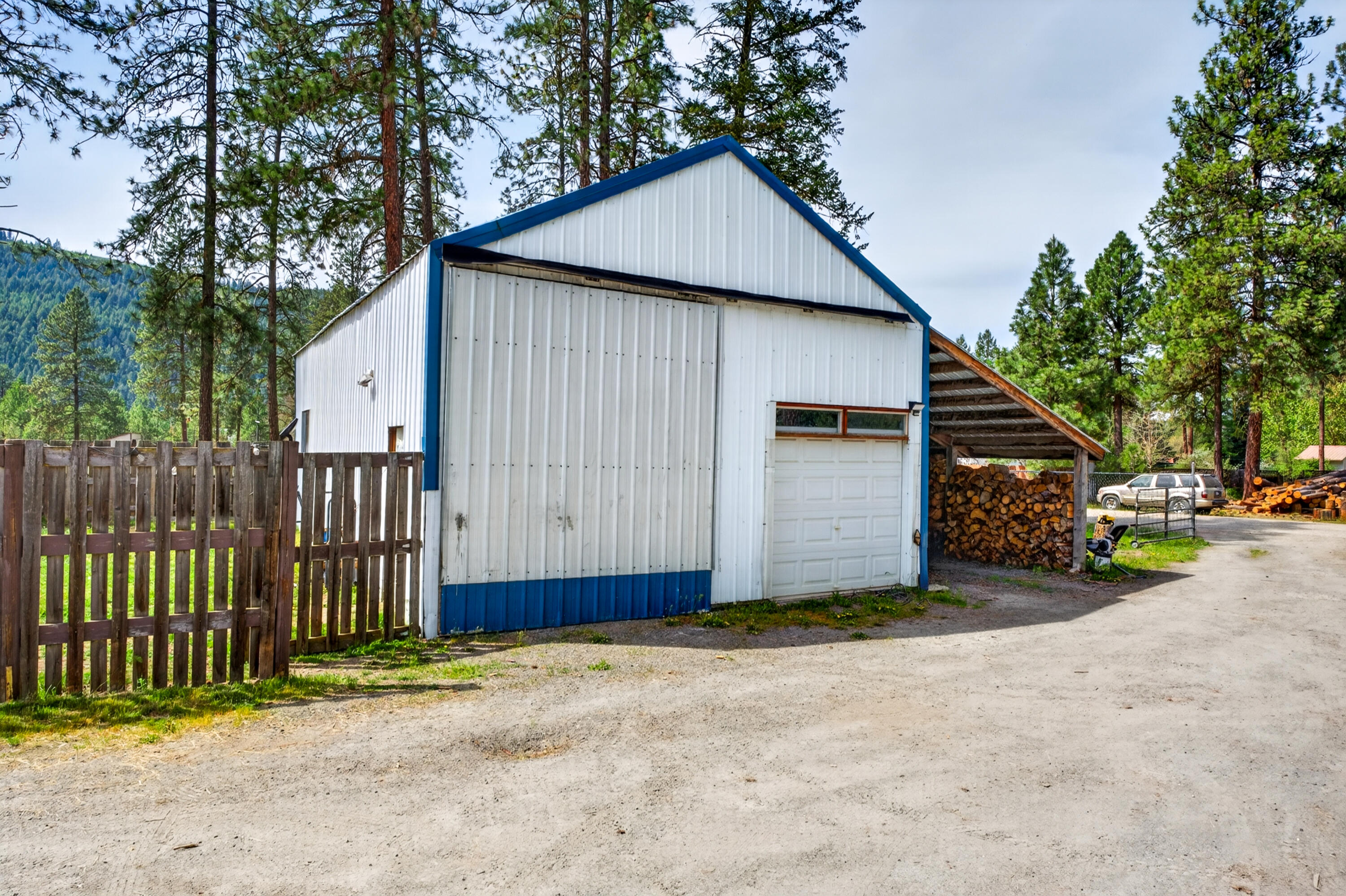 
                        Property photograph at
                        762 JOSEPH JESSICA RD
                      