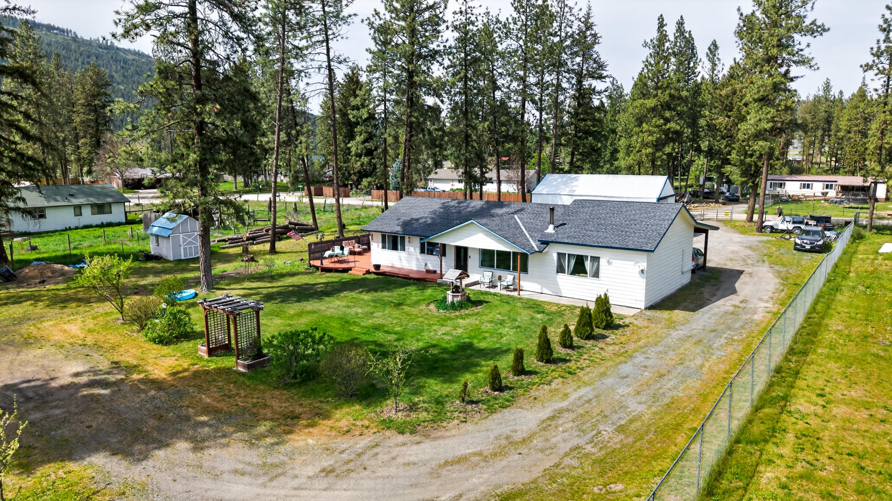 
            Exterior of
            762 JOSEPH JESSICA RD
          