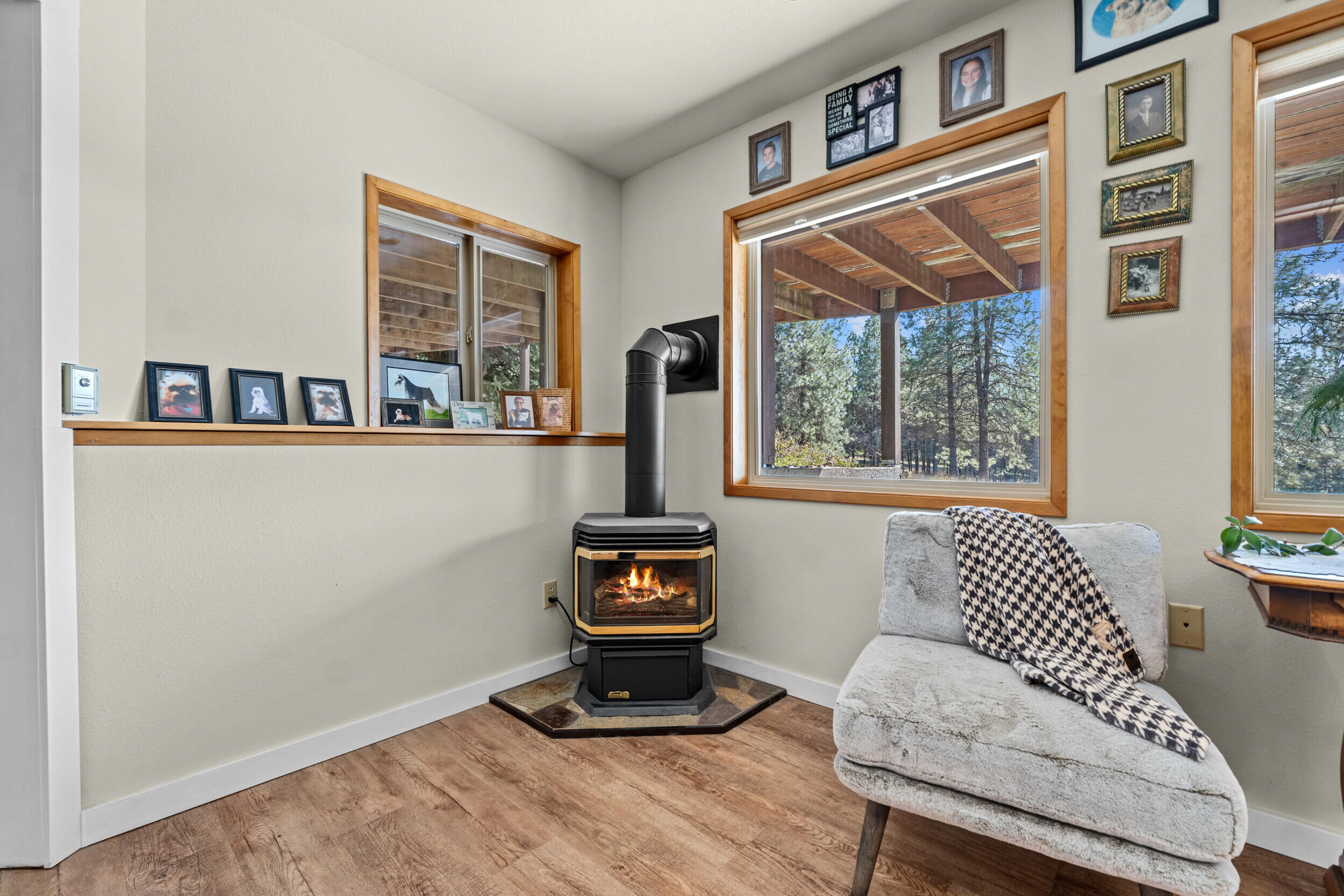 
                        Property photograph at
                        753 C ARDEN BUTTE RD
                      