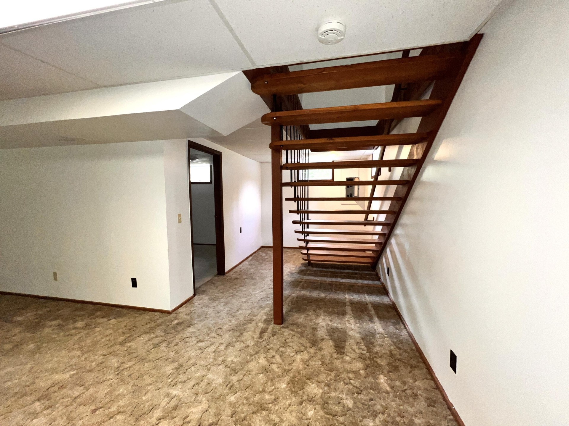
                        Property photograph at
                        5 VISTA DR
                      