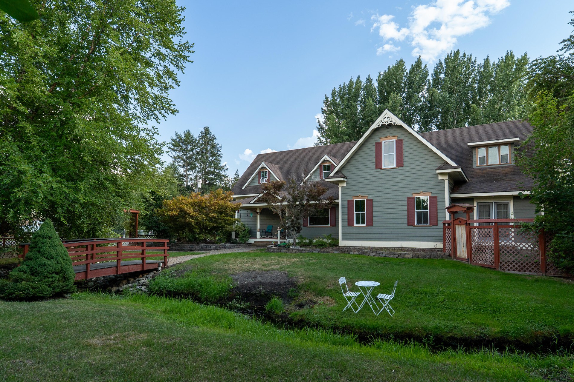 
                        Property photograph at
                        903 W KING ST
                      