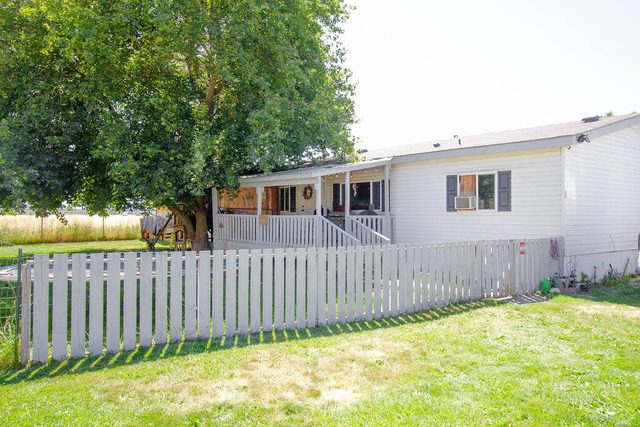 
            Exterior of
            686 OLD ARDEN #38 HWY
          