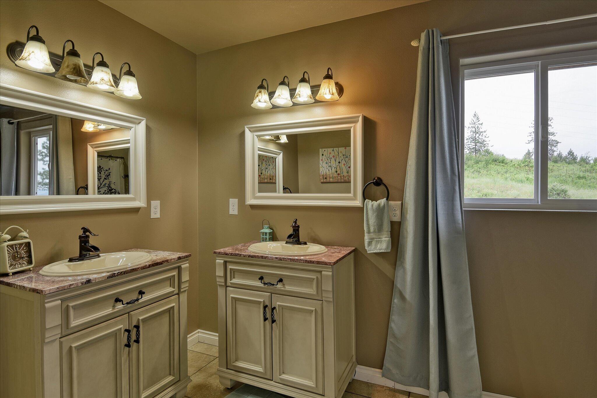 
                        Property photograph at
                        419 US-395 S
                      