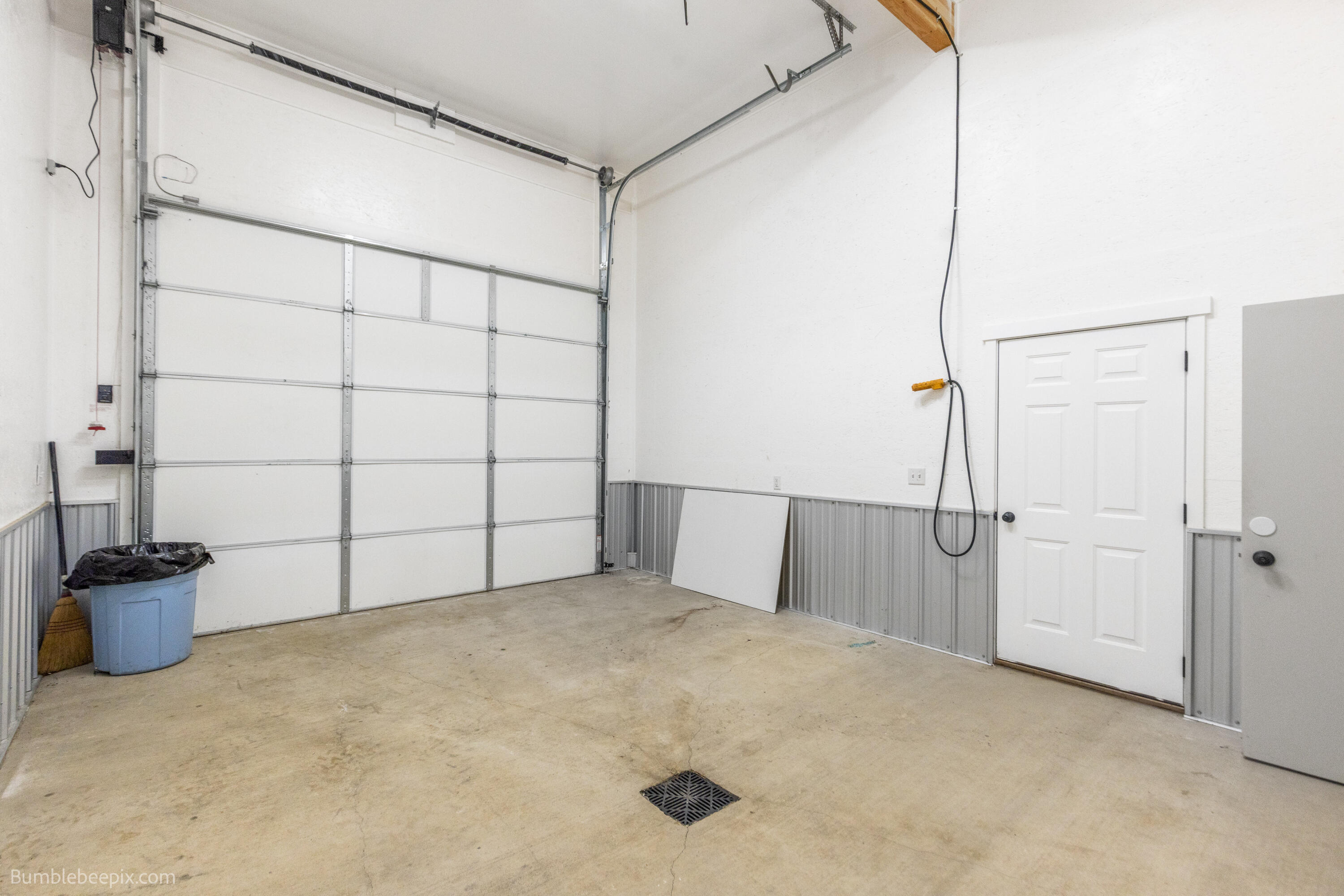 
                        Property photograph at
                        393958 HIGHWAY 20
                      
