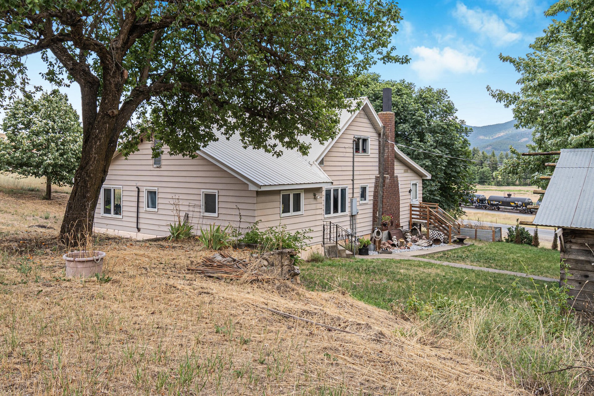 
                        Property photograph at
                        792 A HWY 395 N
                      