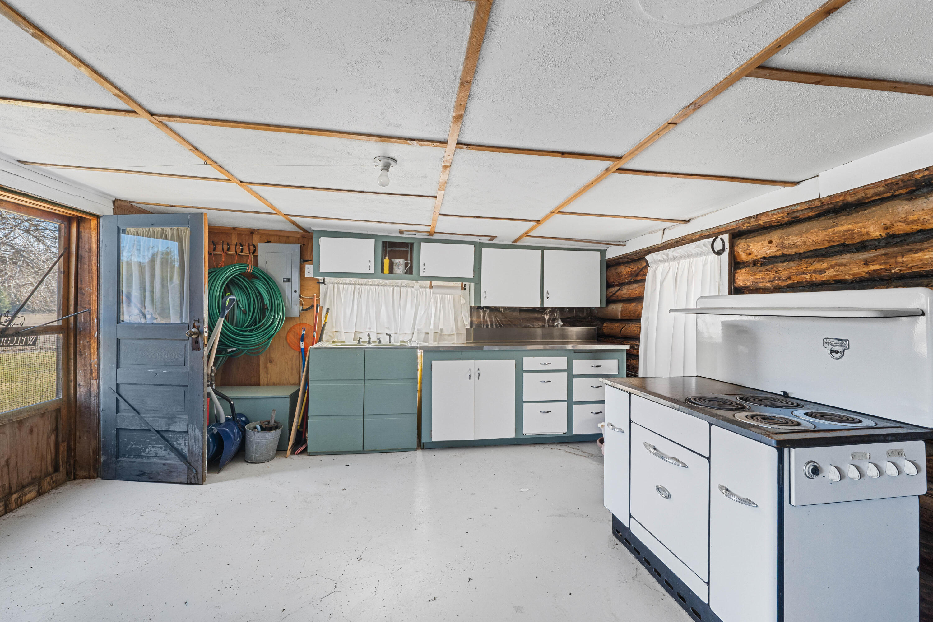 
                        Property photograph at
                        1114 N STOHR RD
                      