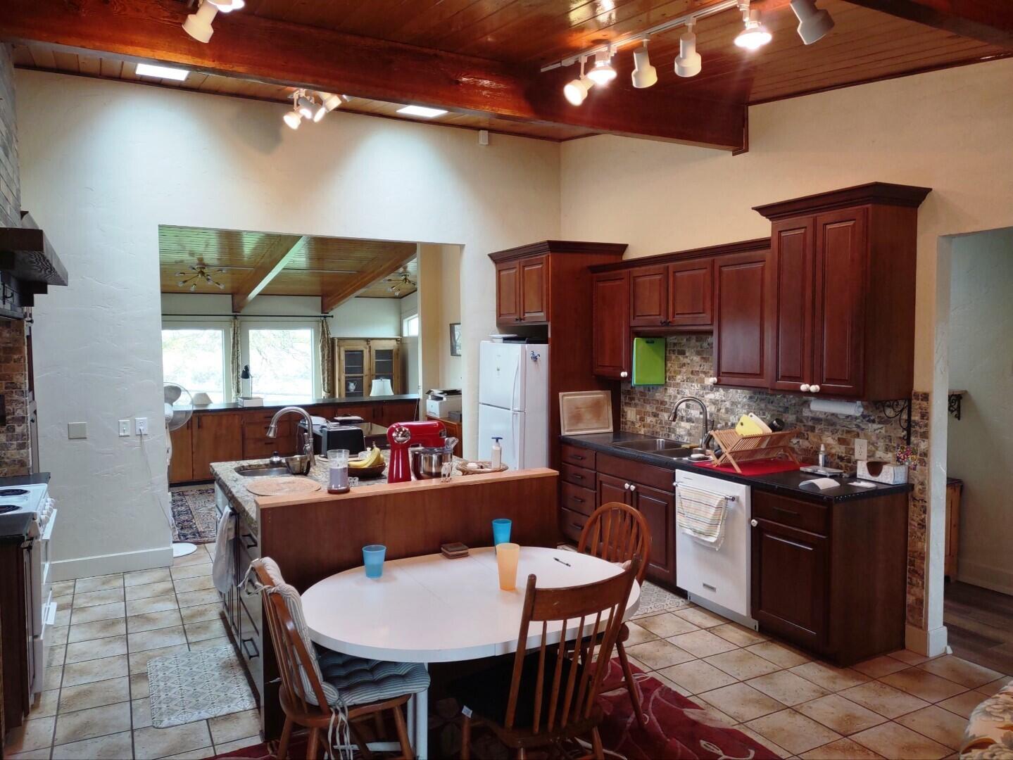 
                        Property photograph at
                        2175 W MCMANAMON RD
                      