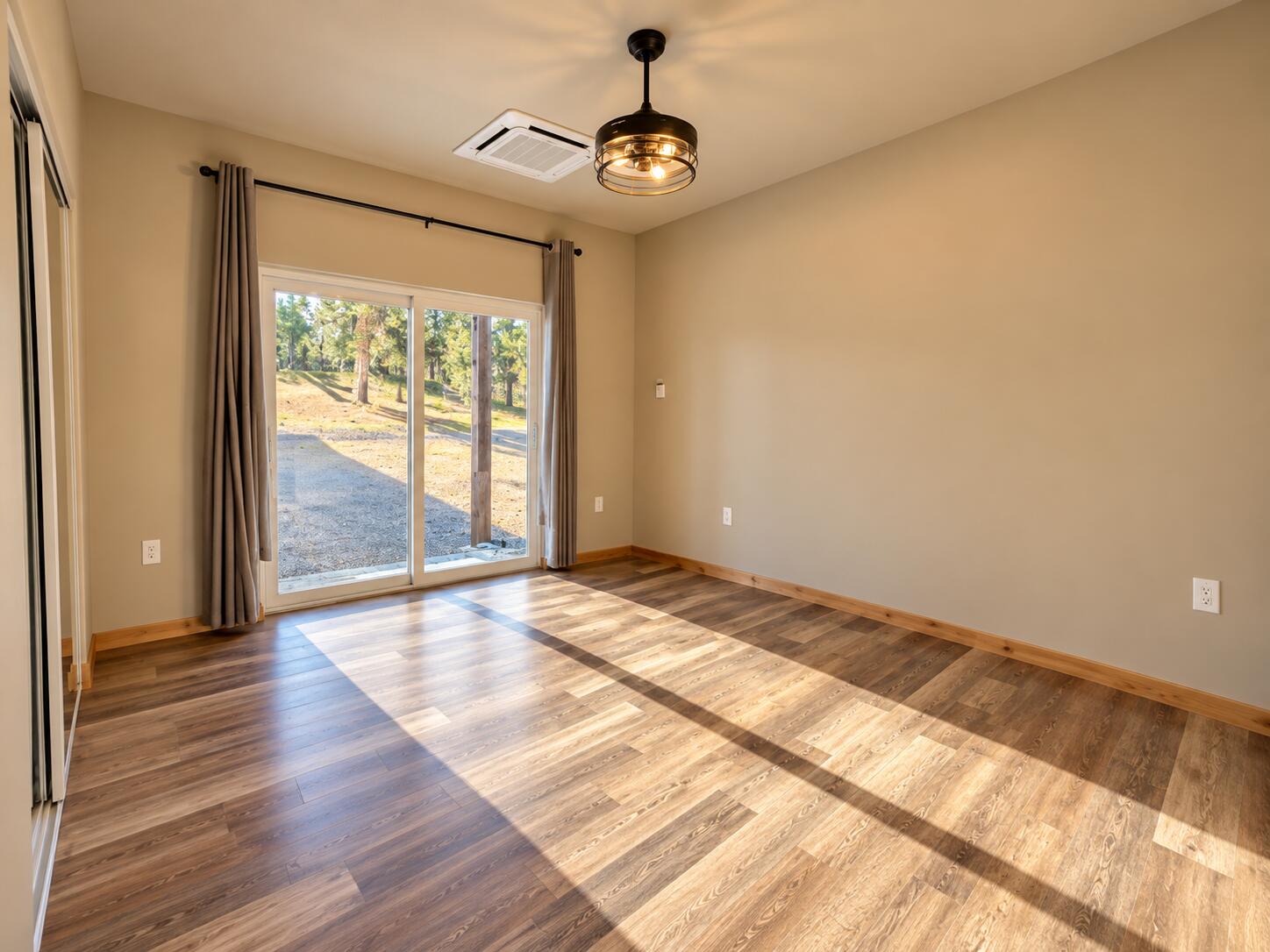 
                        Property photograph at
                        1420 SHERMAN VIEW WAY
                      
