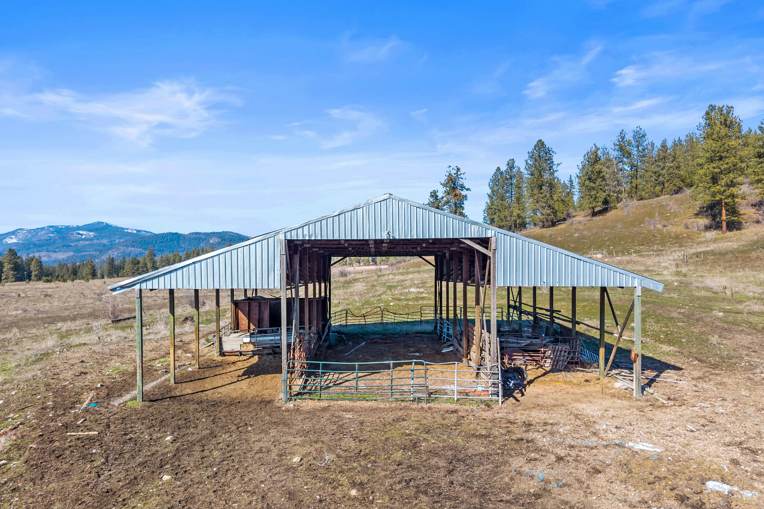 
                        Property photograph at
                        3031 HALL CREEK RD
                      