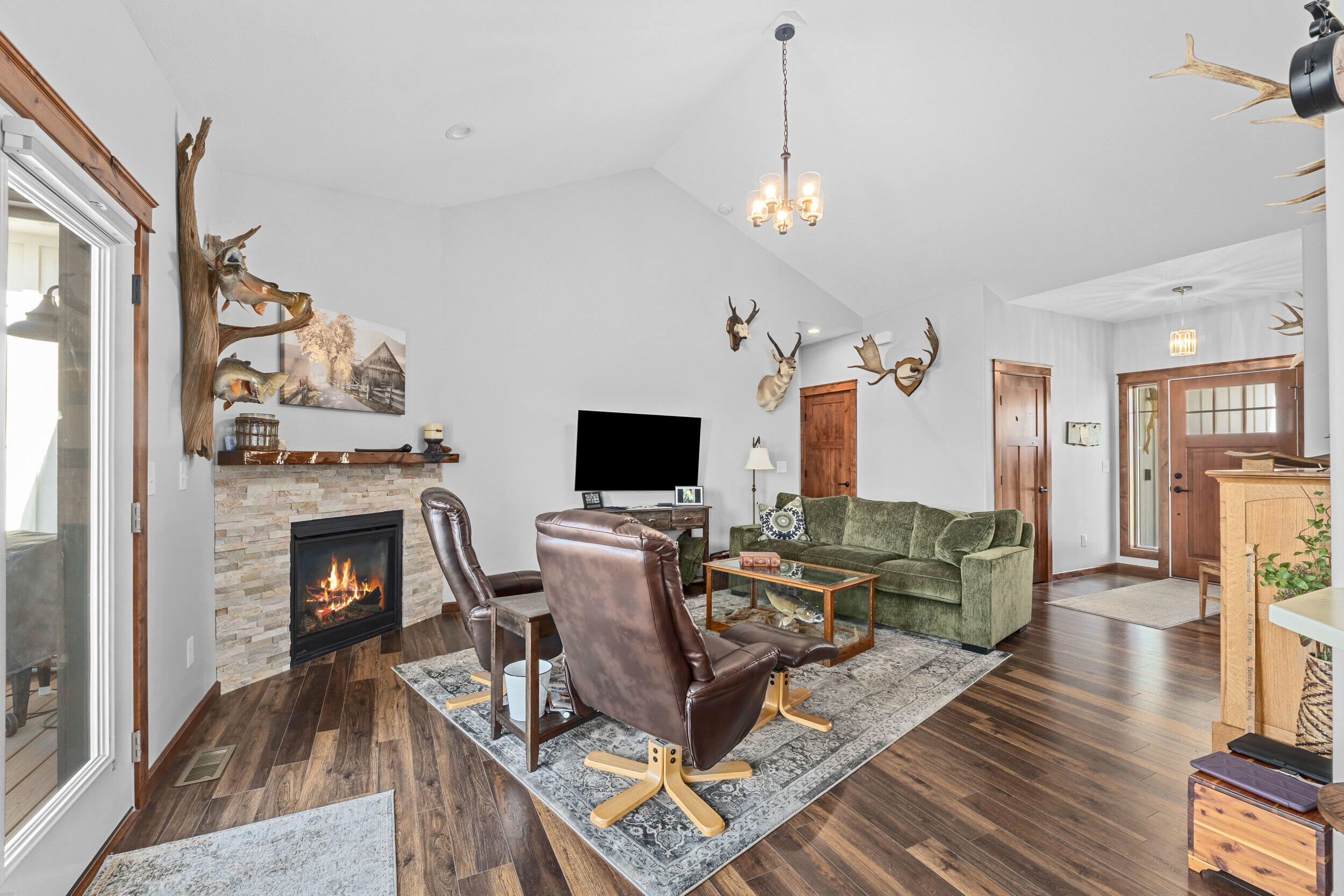 
                        Property photograph at
                        305 MAVEN WAY
                      