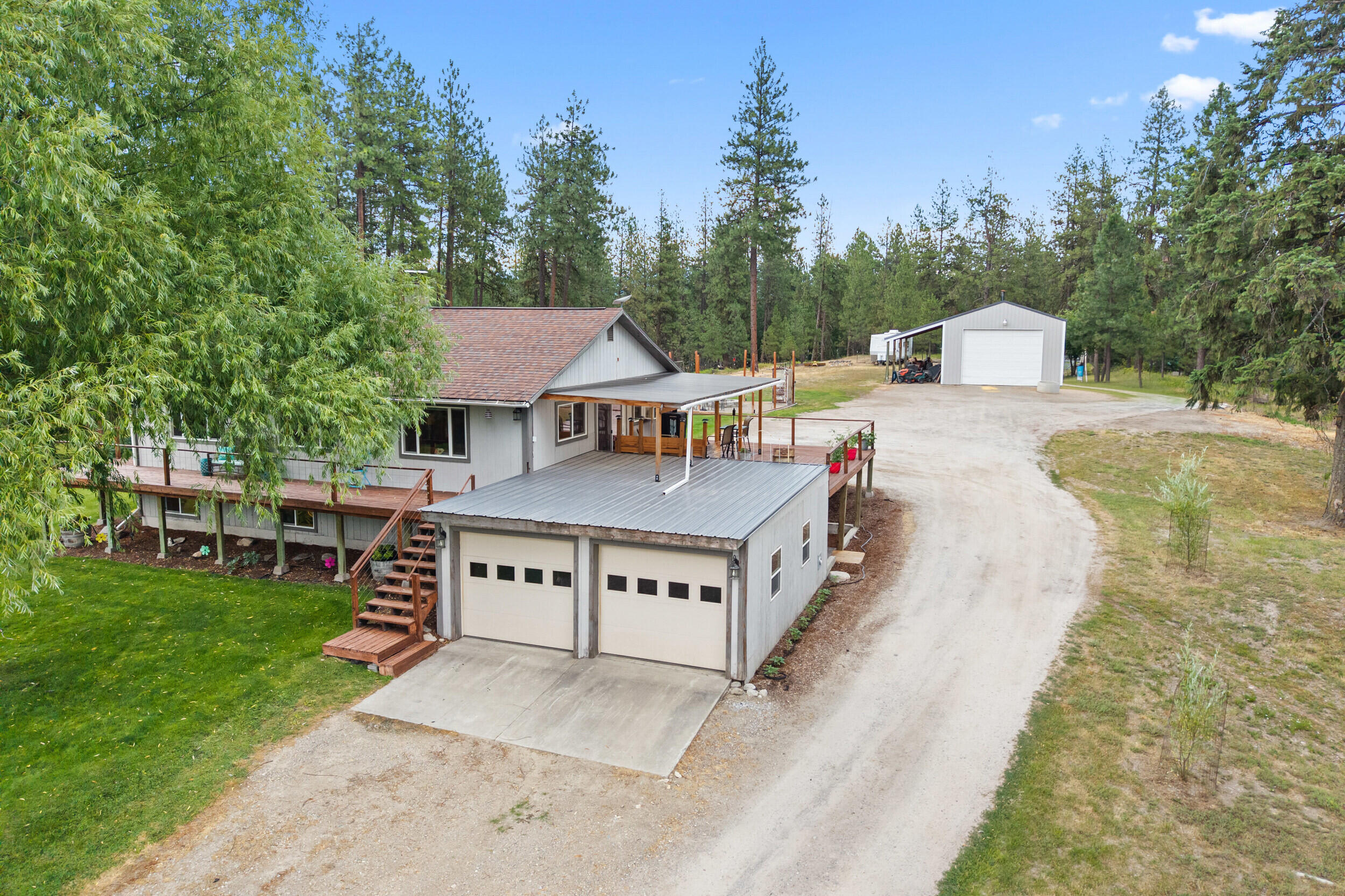 
                        Property photograph at
                        762 MAHONEY RD
                      