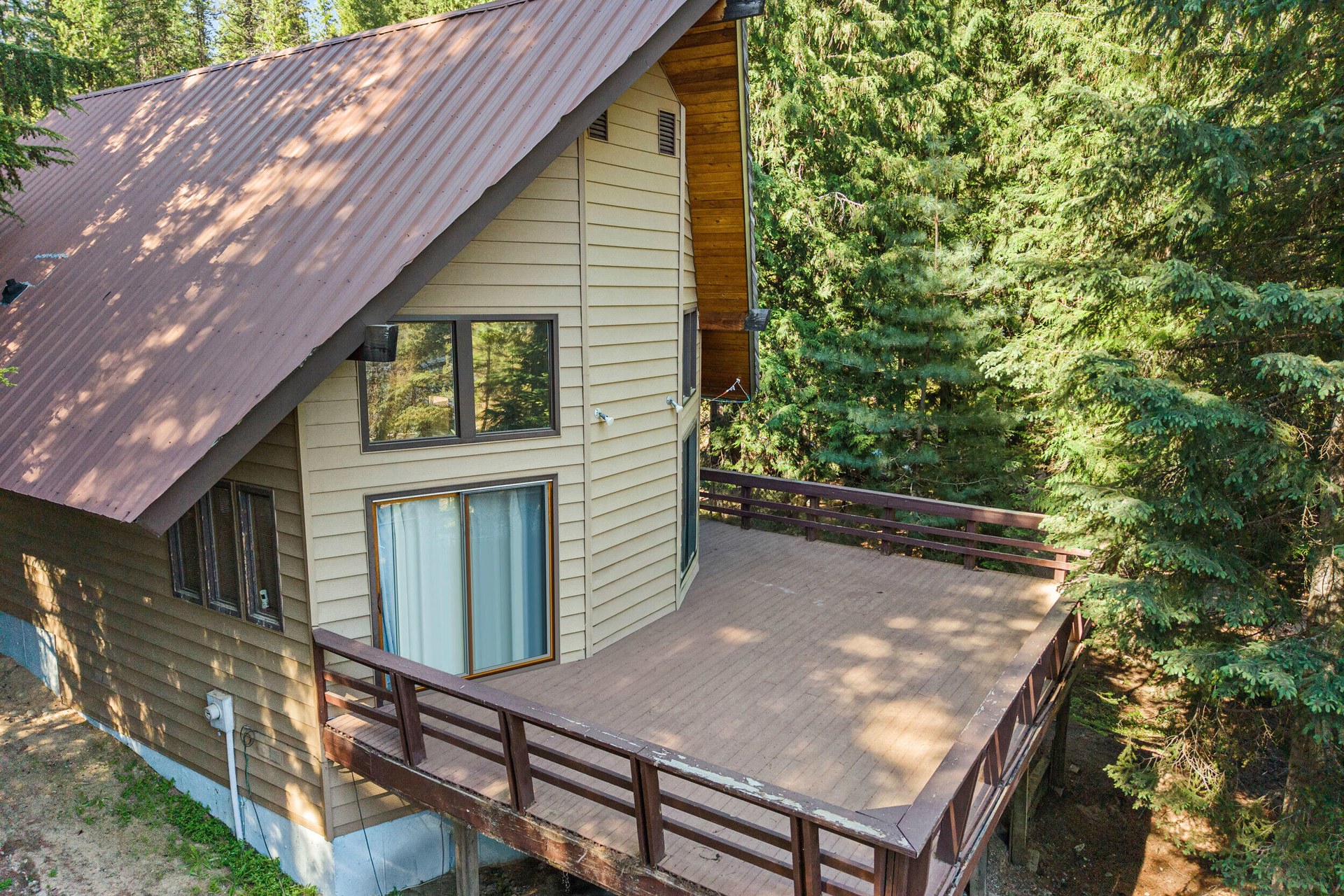 
                        Property photograph at
                        2594 TAMARACK DR
                      