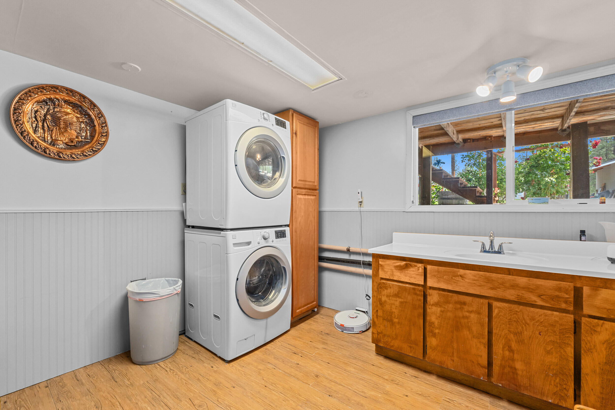 
                        Property photograph at
                        762 MAHONEY RD
                      