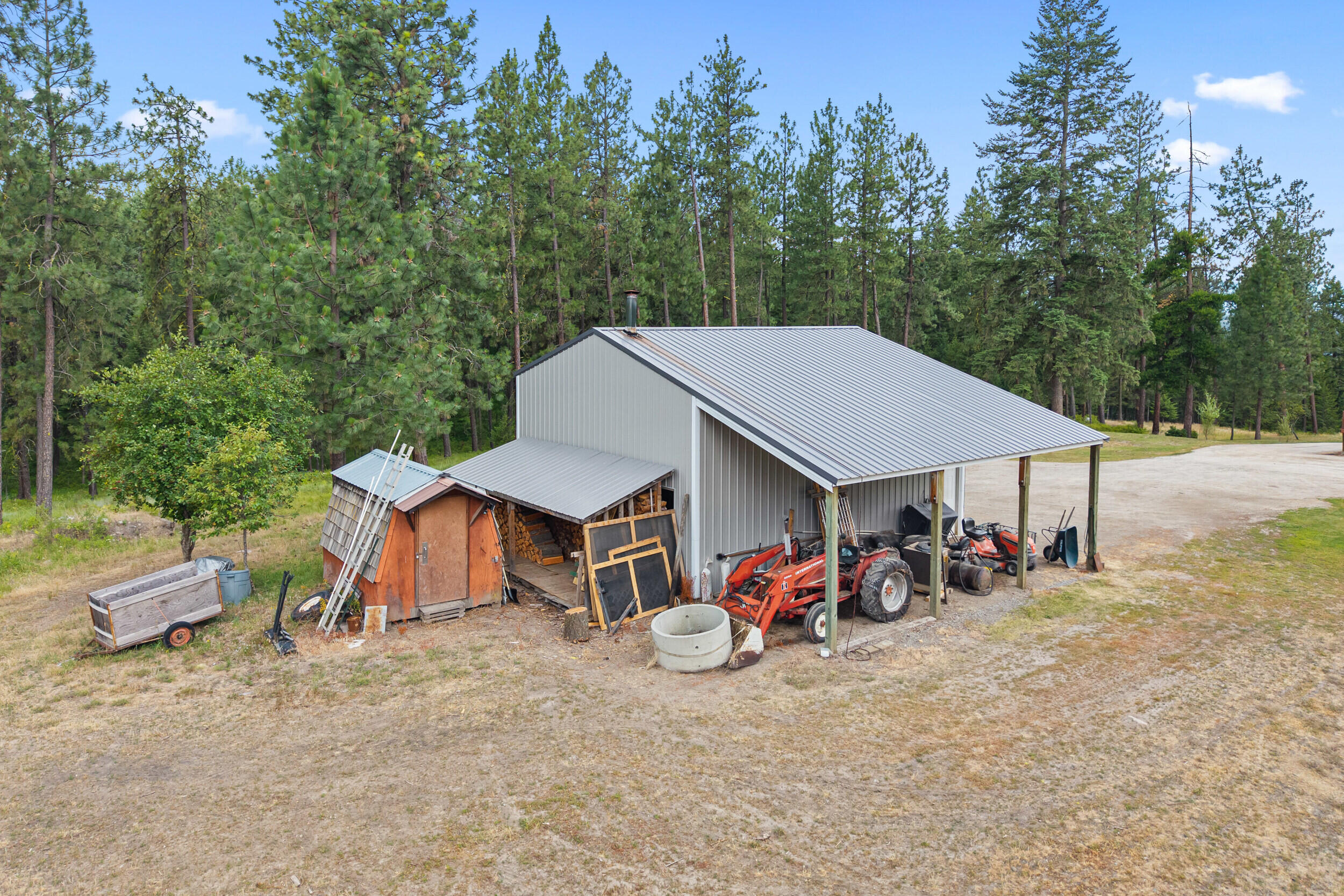 
                        Property photograph at
                        762 MAHONEY RD
                      