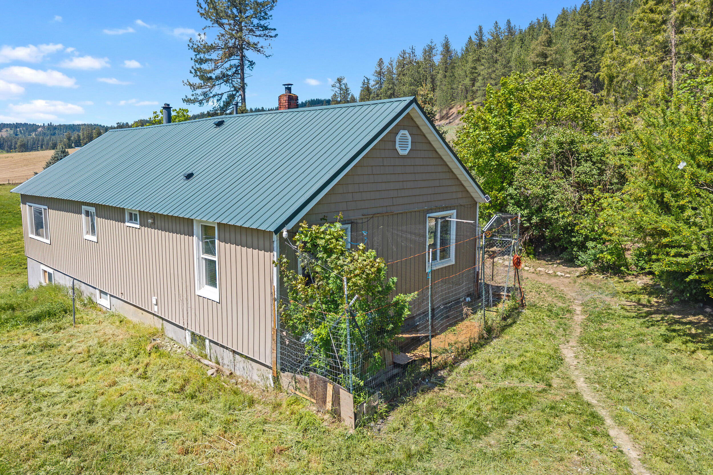 
                        Property photograph at
                        2083 MARBLE VALLEY-BASIN RD
                      