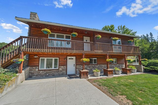 
            Exterior of
            1381 LITTLE TWIN LAKES RD
          