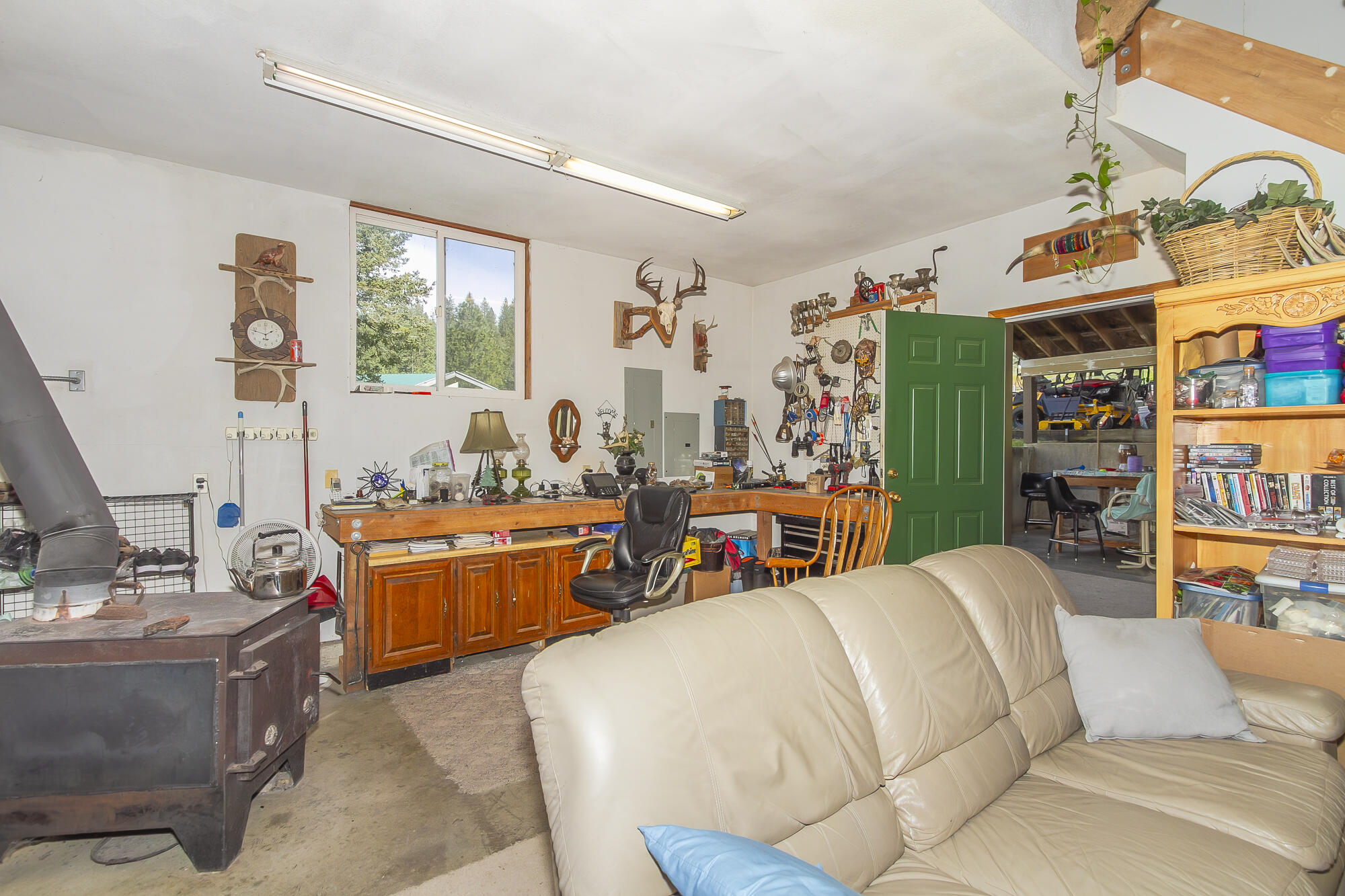 
                        Property photograph at
                        6731 RIVER WAY
                      