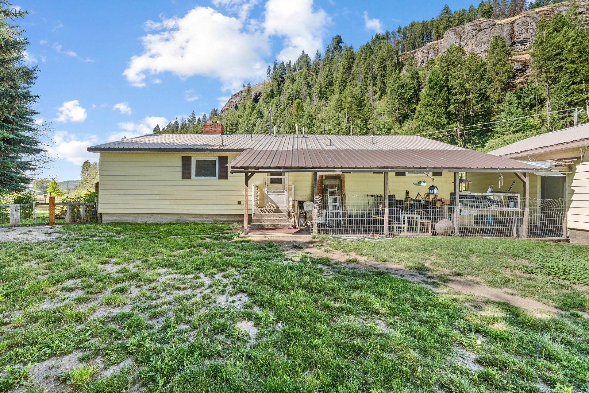 
                        Property photograph at
                        511 VALLEY WESTSIDE RD
                      