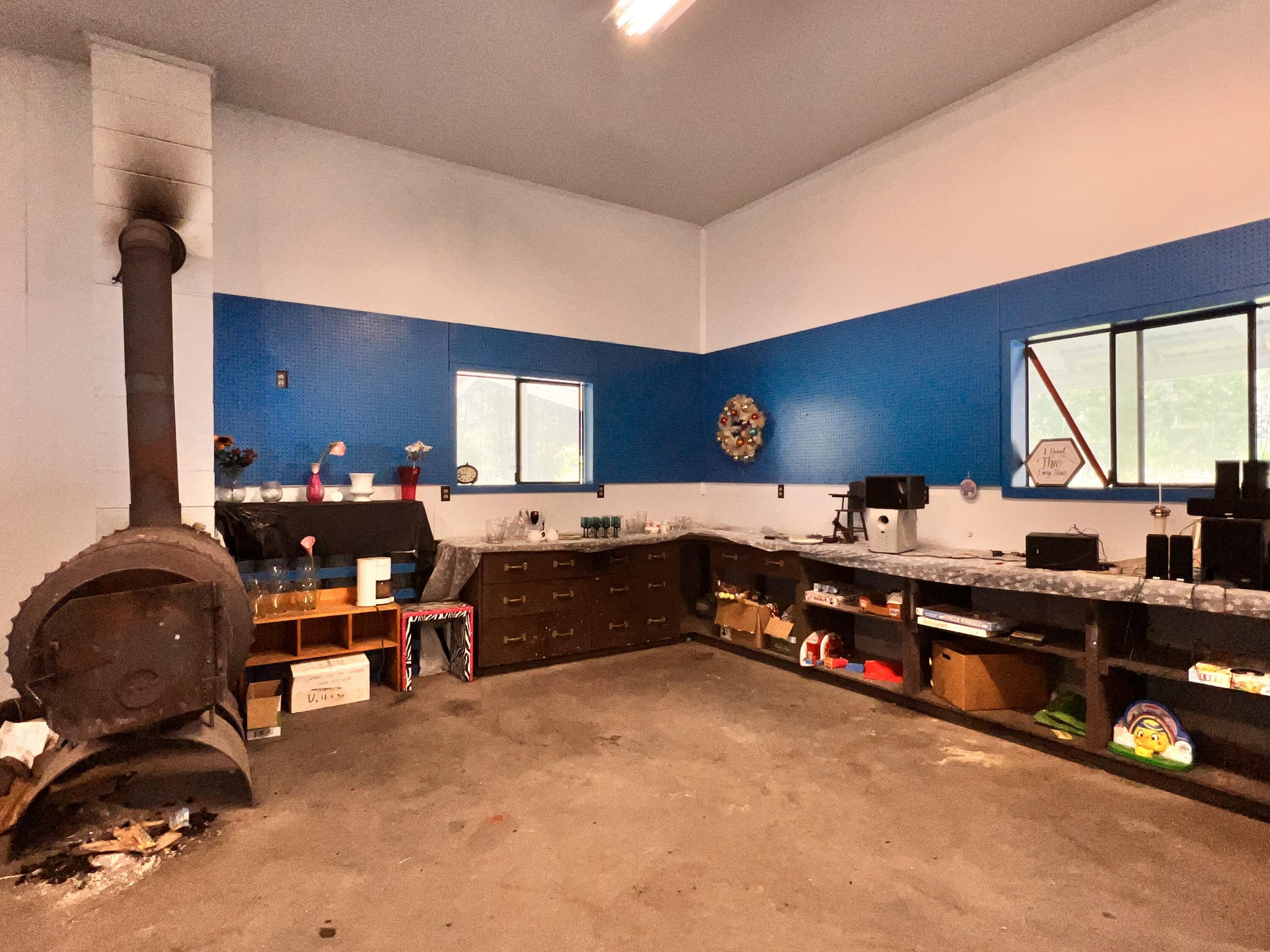 
                        Property photograph at
                        17320 HIGHWAY 21 N
                      