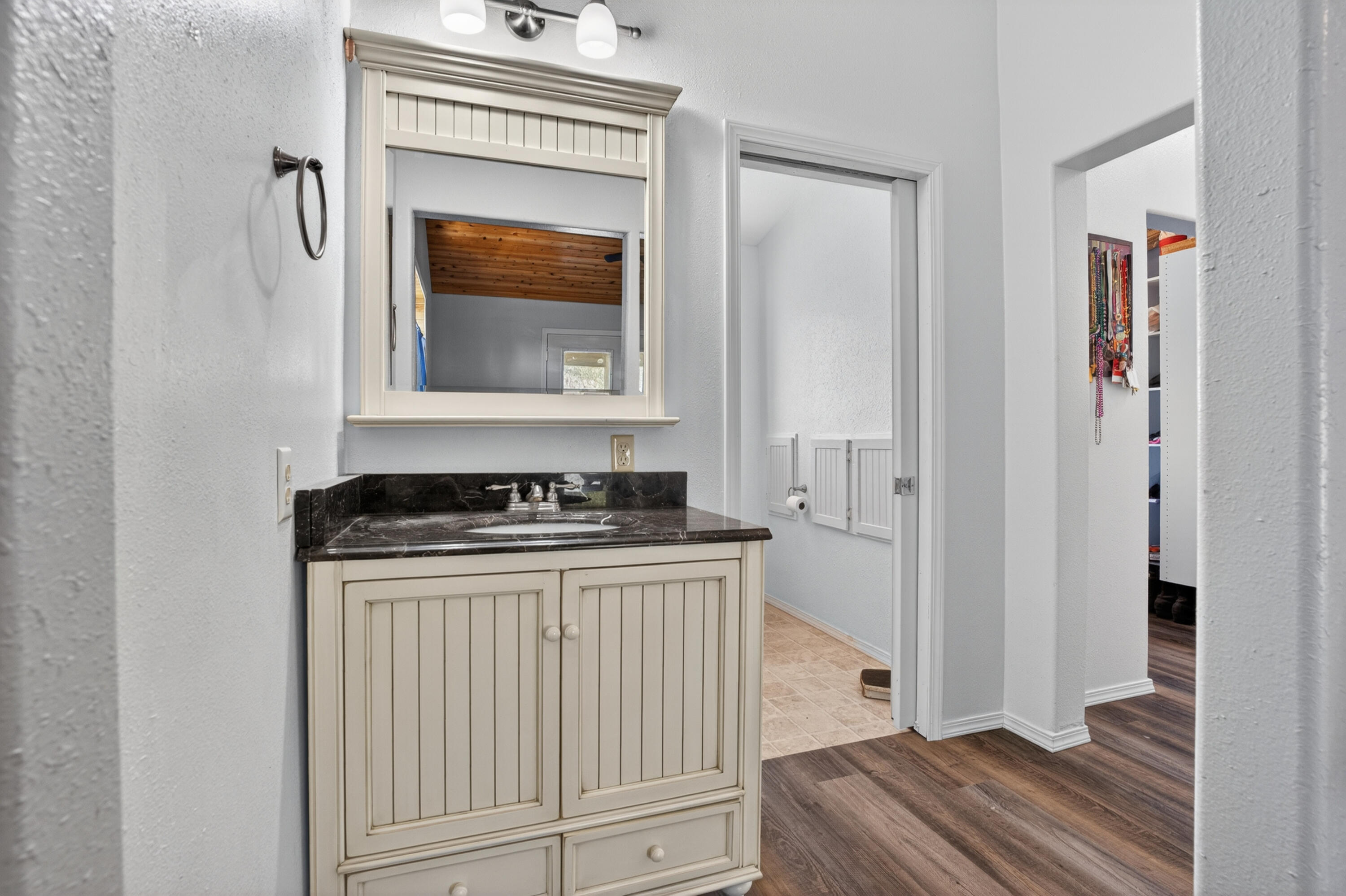 
                        Property photograph at
                        927 MISSION LAKE RD
                      