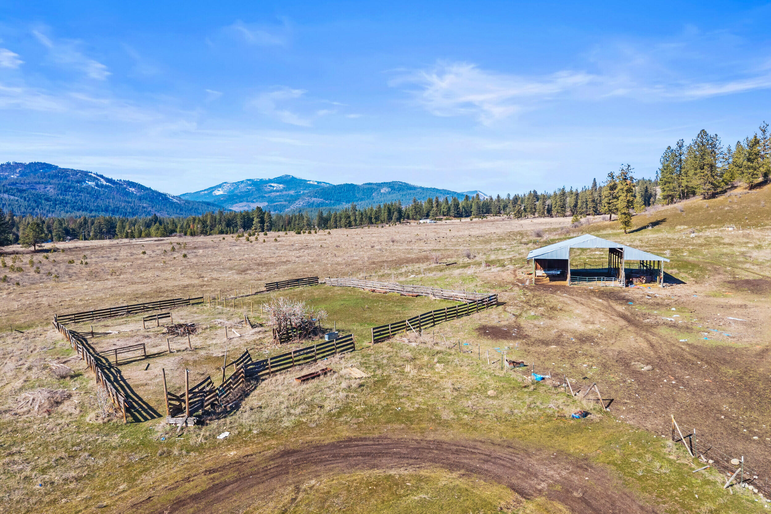 
                        Property photograph at
                        3031 HALL CREEK RD
                      
