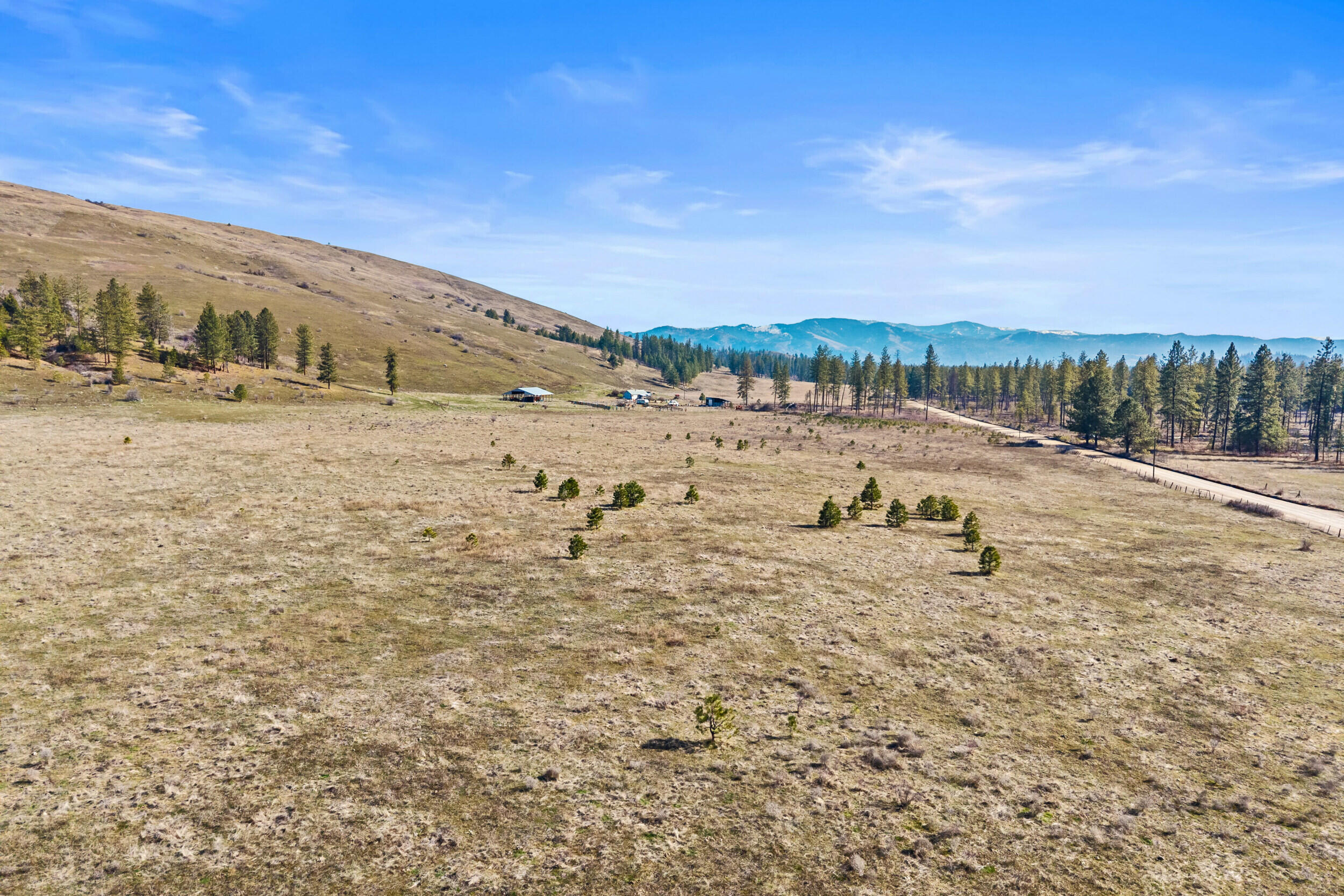 
                        Property photograph at
                        3031 HALL CREEK RD
                      