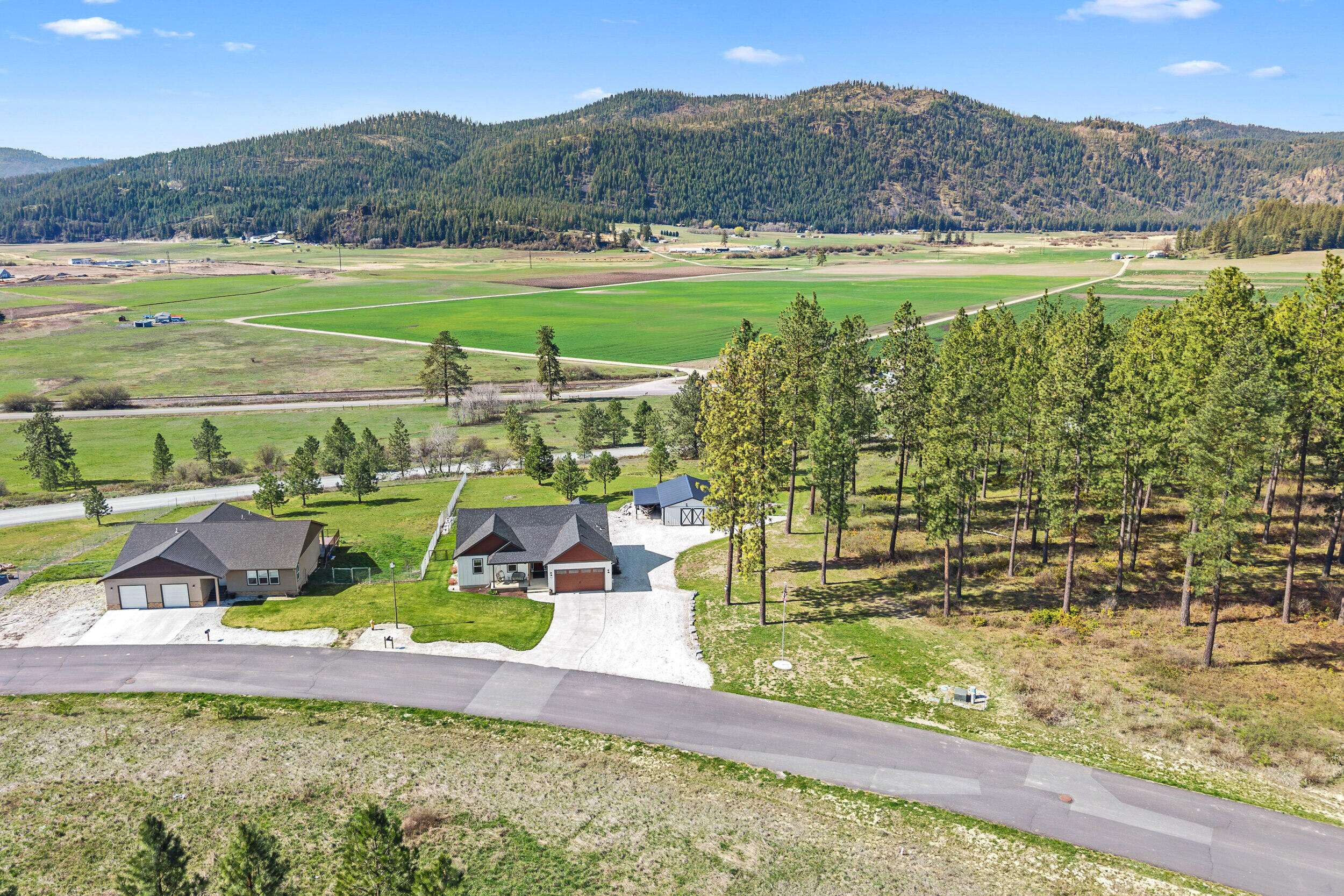 
                        Property photograph at
                        305 MAVEN WAY
                      
