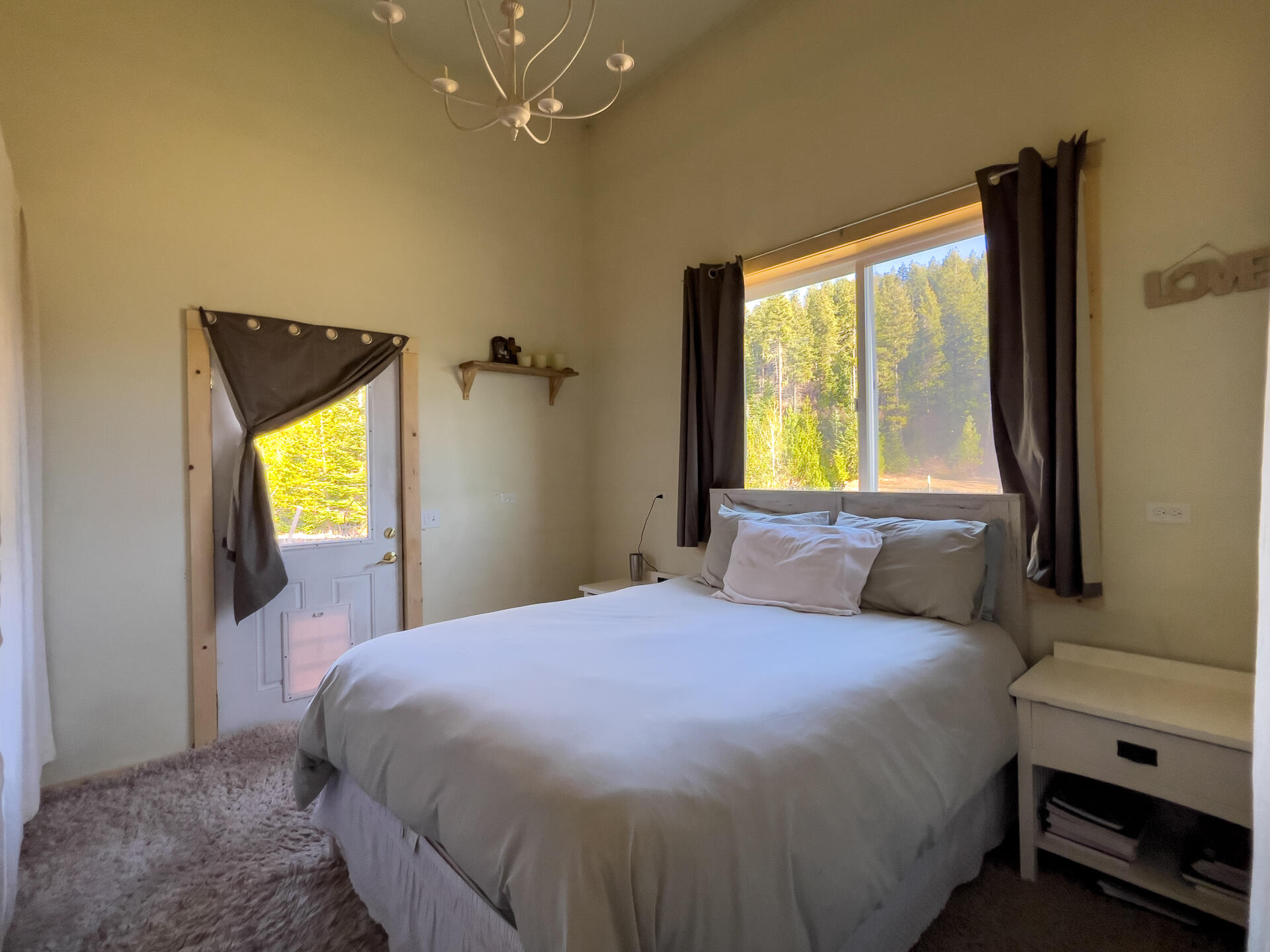 
                        Property photograph at
                        2559 F UNITED COPPER MINE RD
                      