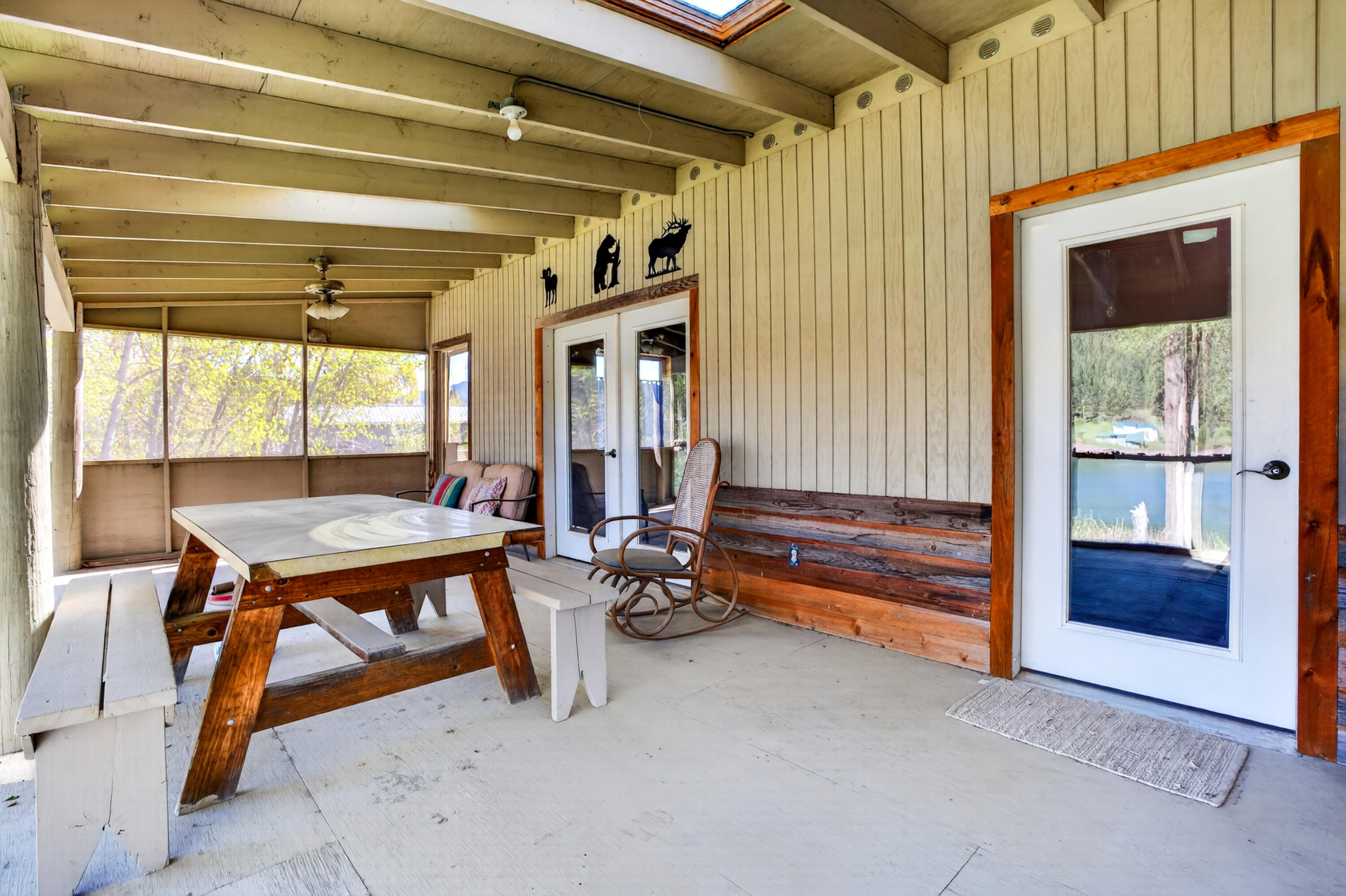 
                        Property photograph at
                        927 MISSION LAKE RD
                      