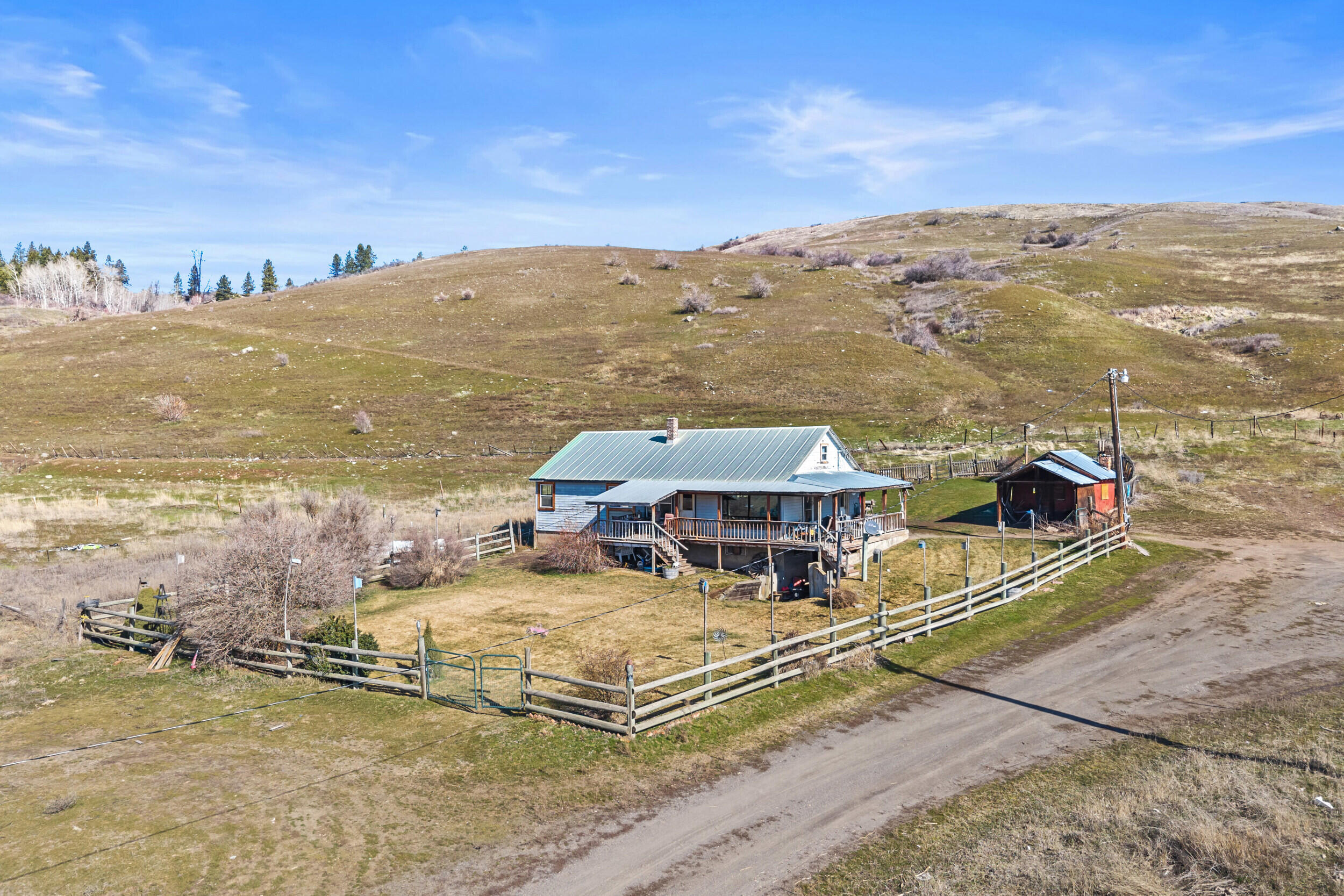 
                        Property photograph at
                        3031 HALL CREEK RD
                      