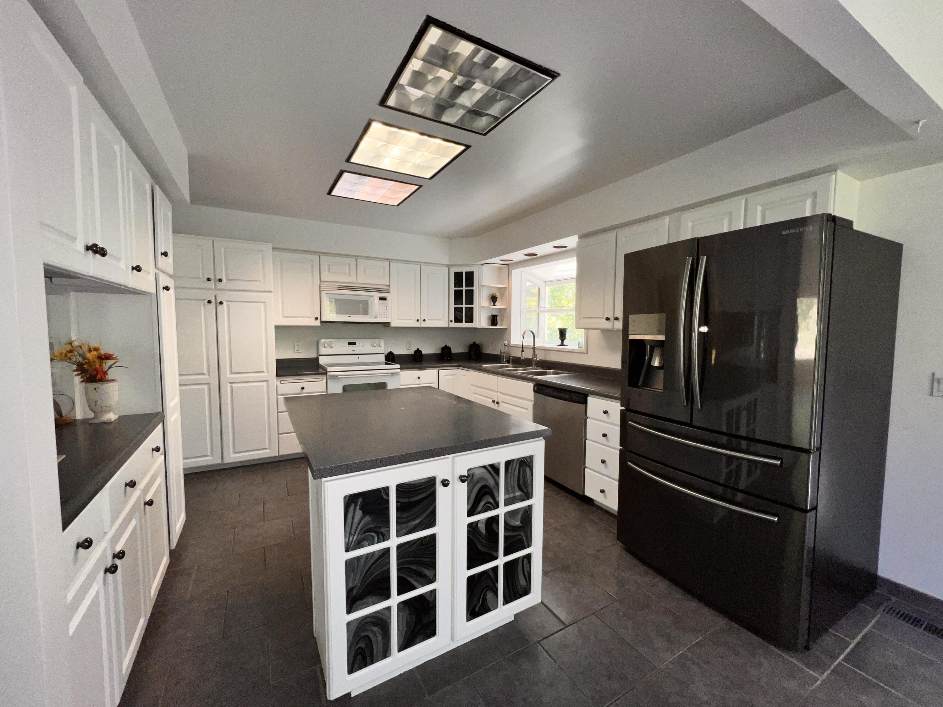 
                        Property photograph at
                        17320 HIGHWAY 21 N
                      