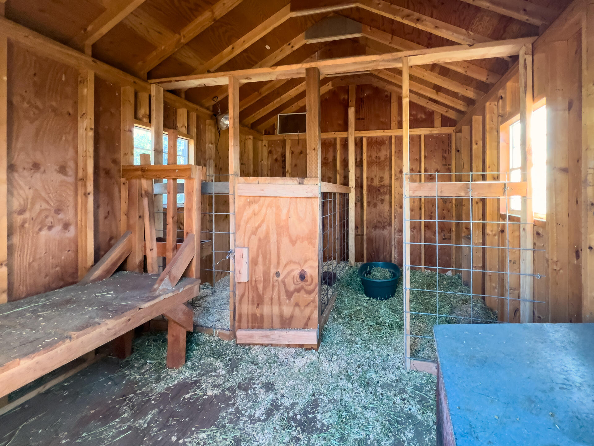 
                        Property photograph at
                        2559 F UNITED COPPER MINE RD
                      