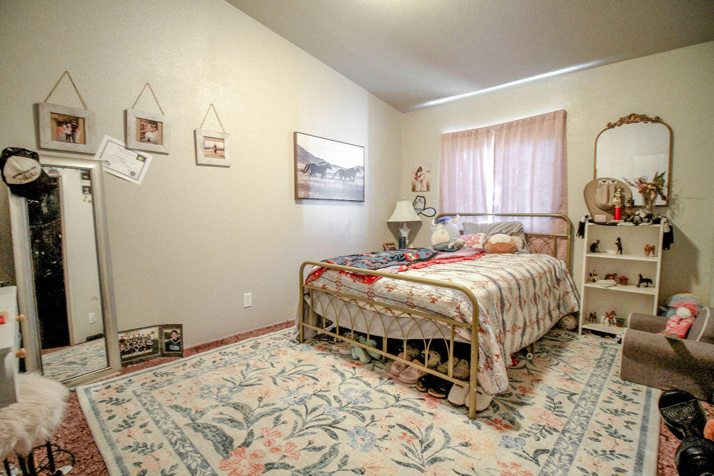 
                        Property photograph at
                        686 OLD ARDEN #38 HWY
                      