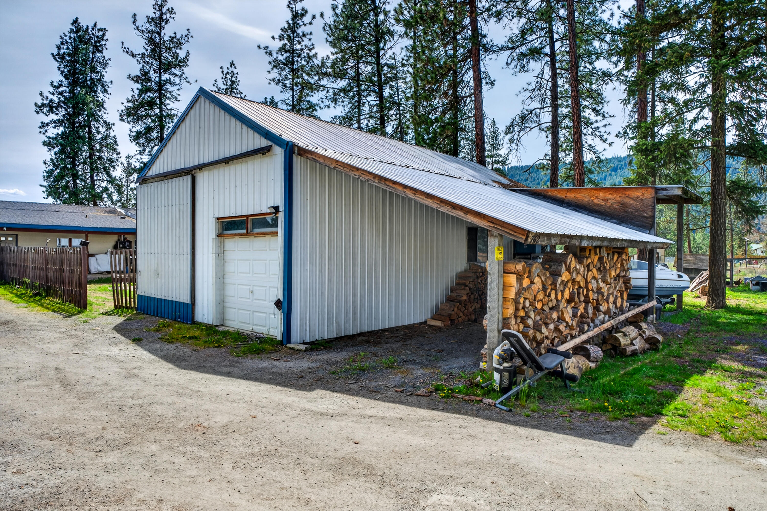 
                        Property photograph at
                        762 JOSEPH JESSICA RD
                      