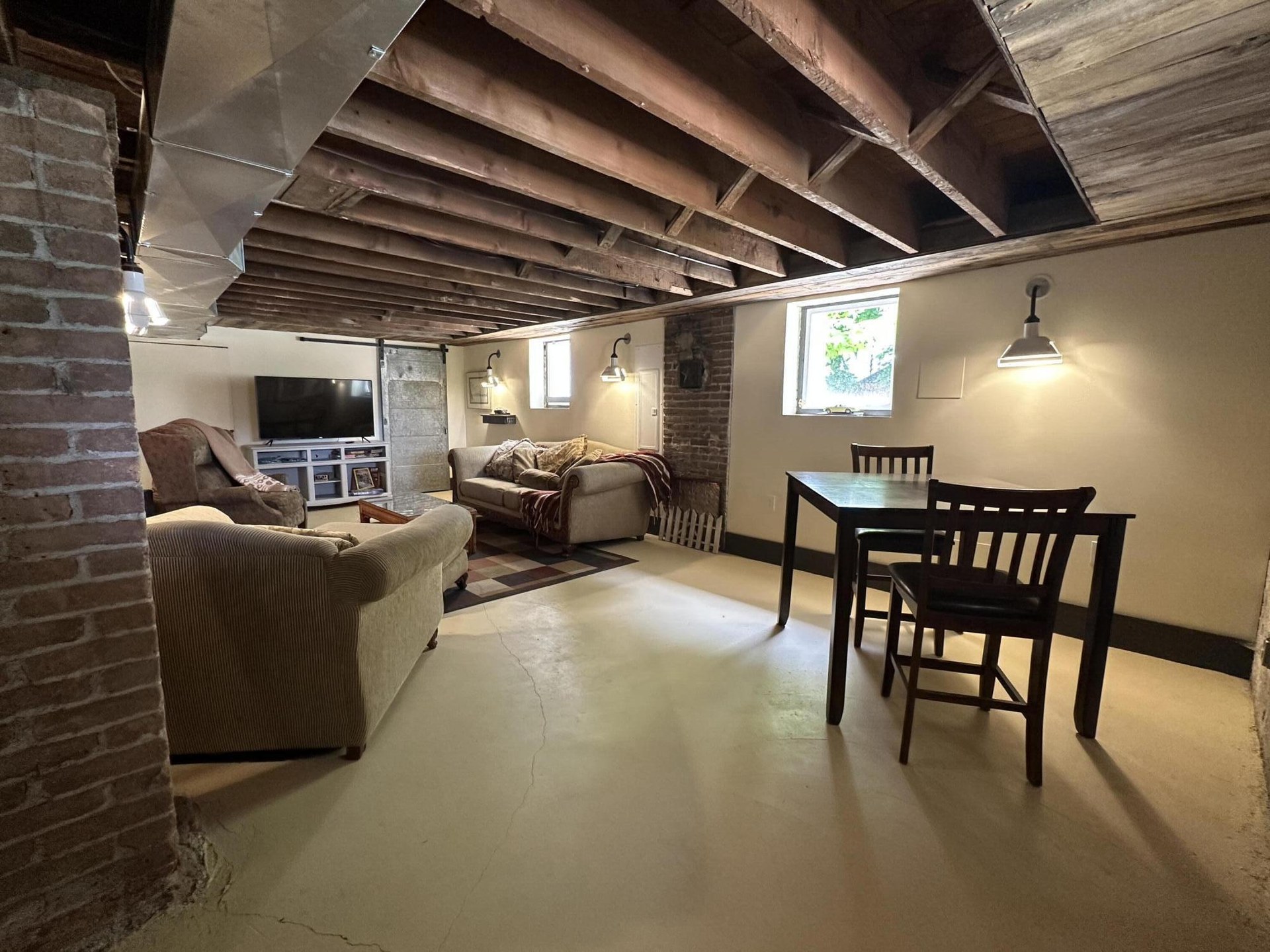 
                        Property photograph at
                        640 N ELM ST
                      