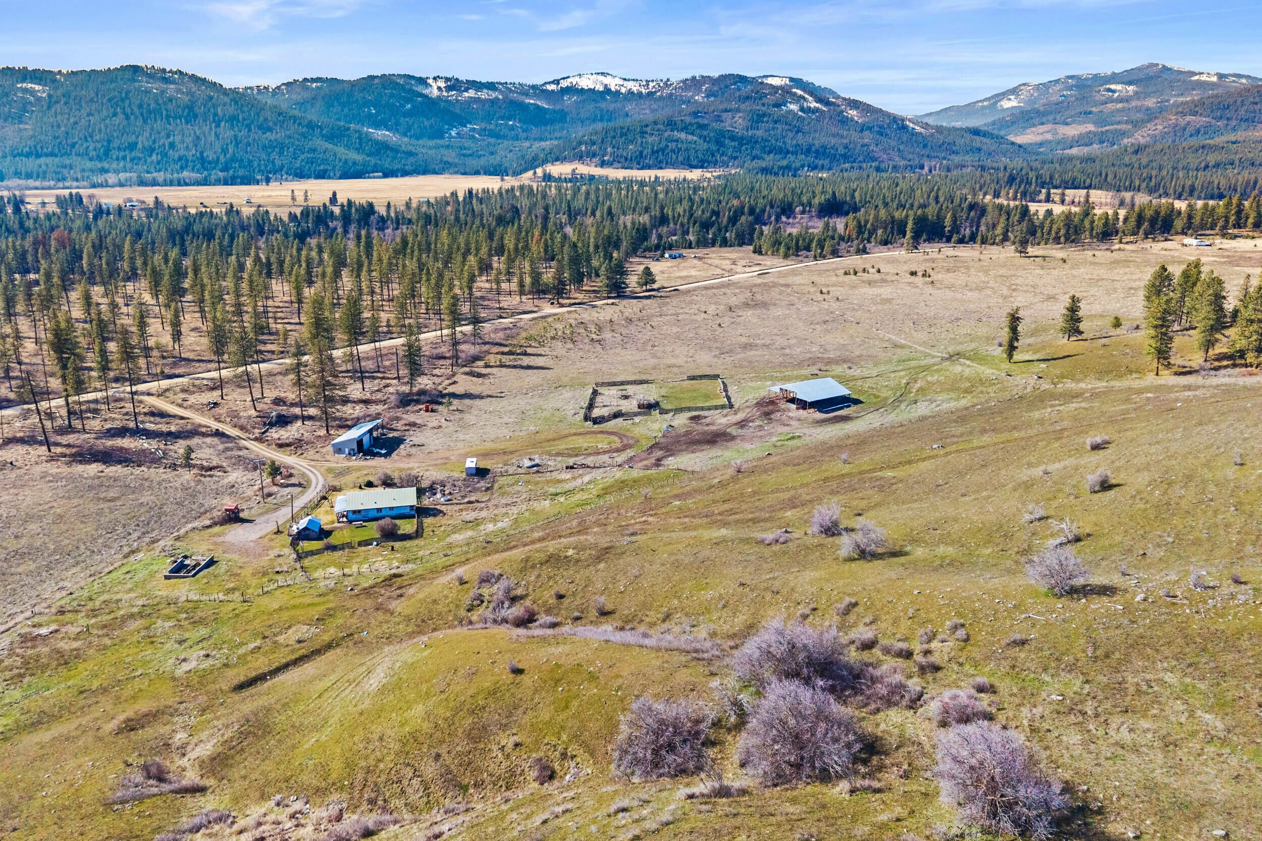 
                        Property photograph at
                        3031 HALL CREEK RD
                      