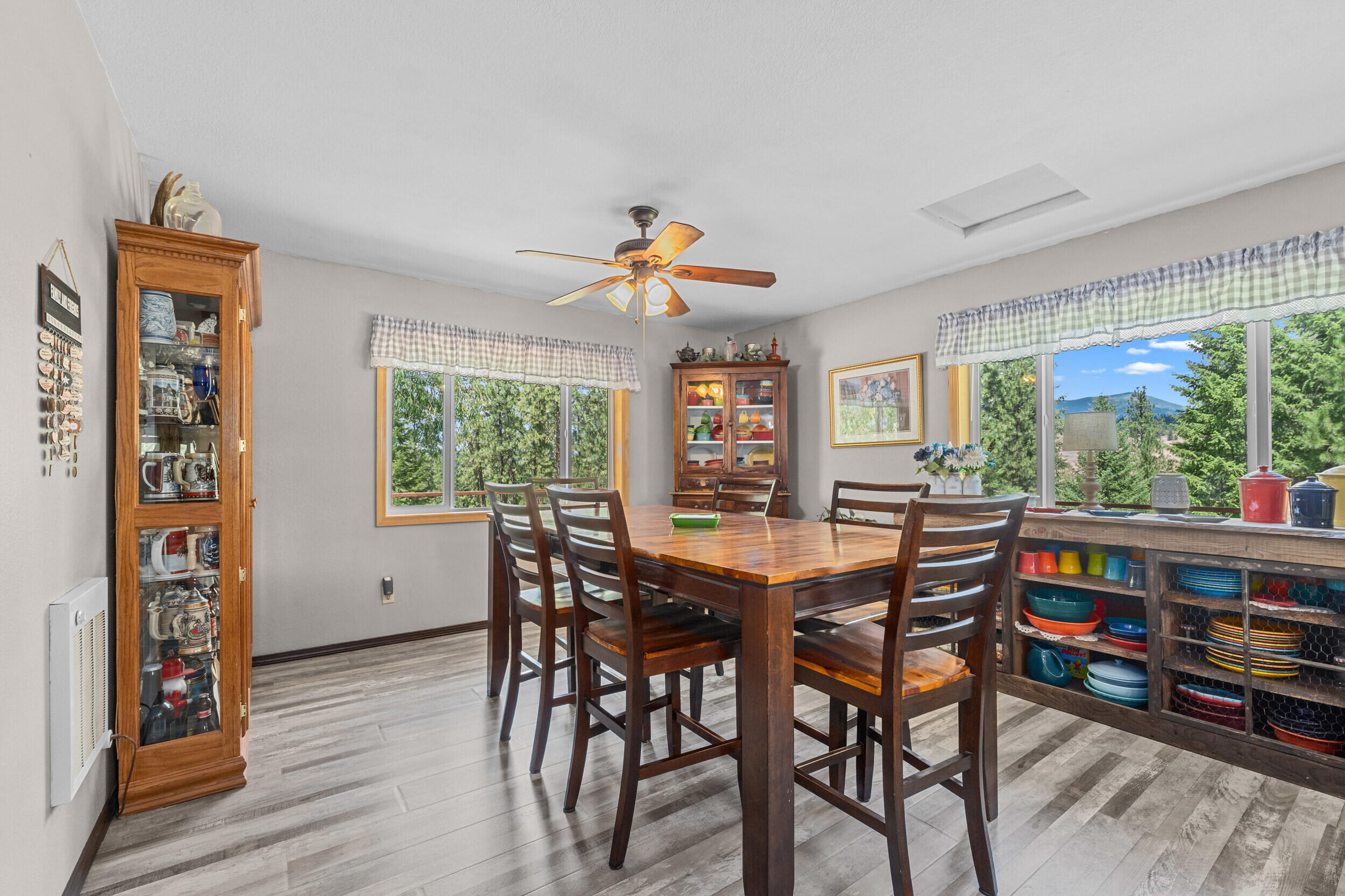 
                        Property photograph at
                        762 MAHONEY RD
                      