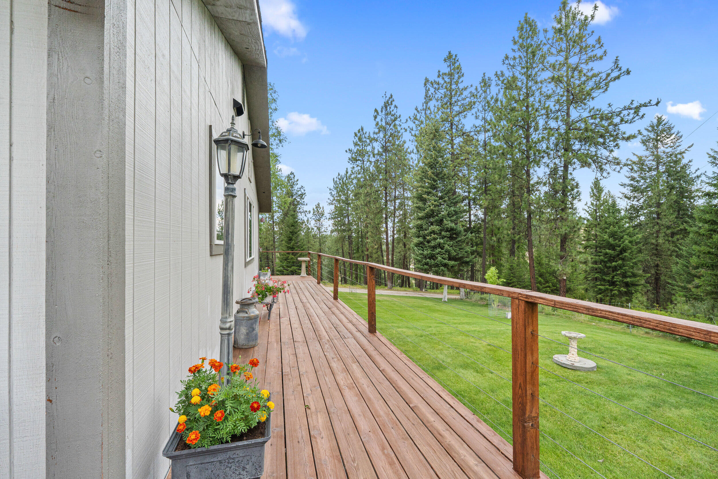 
                        Property photograph at
                        762 MAHONEY RD
                      