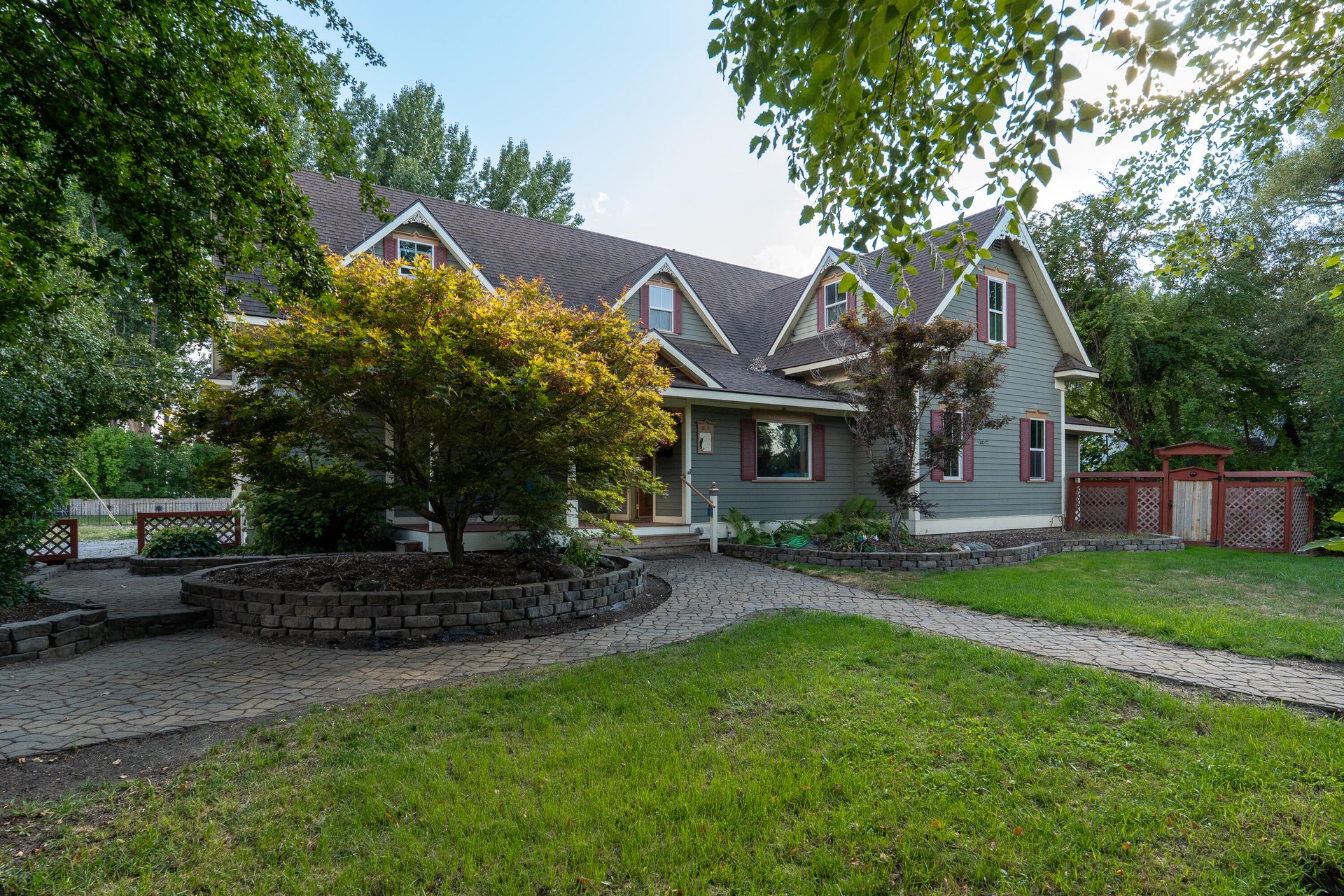 
                        Property photograph at
                        903 W KING ST
                      