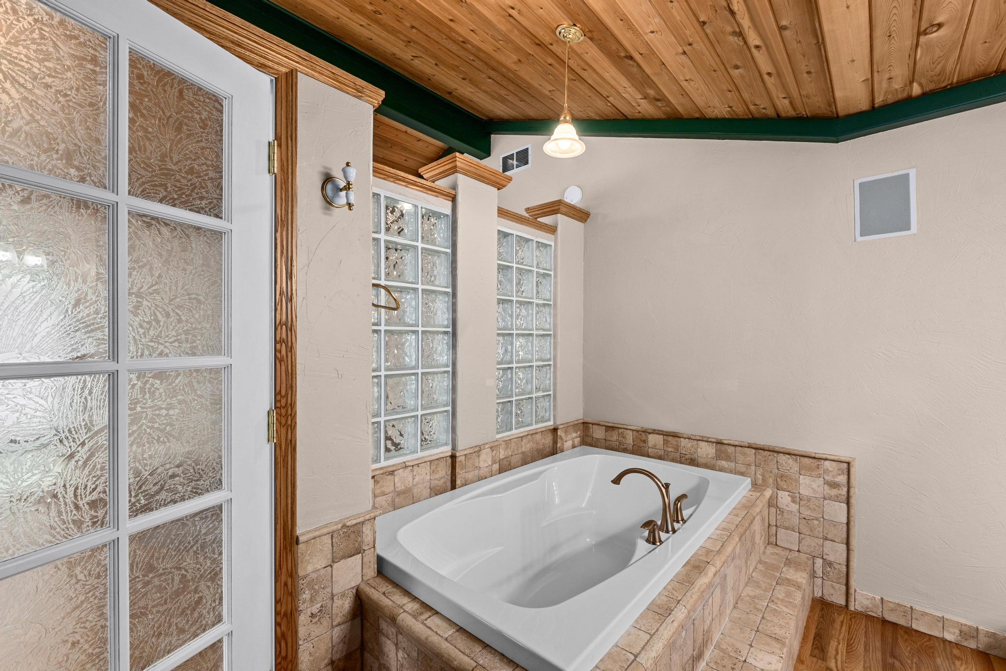 
                        Property photograph at
                        1381 LITTLE TWIN LAKES RD
                      