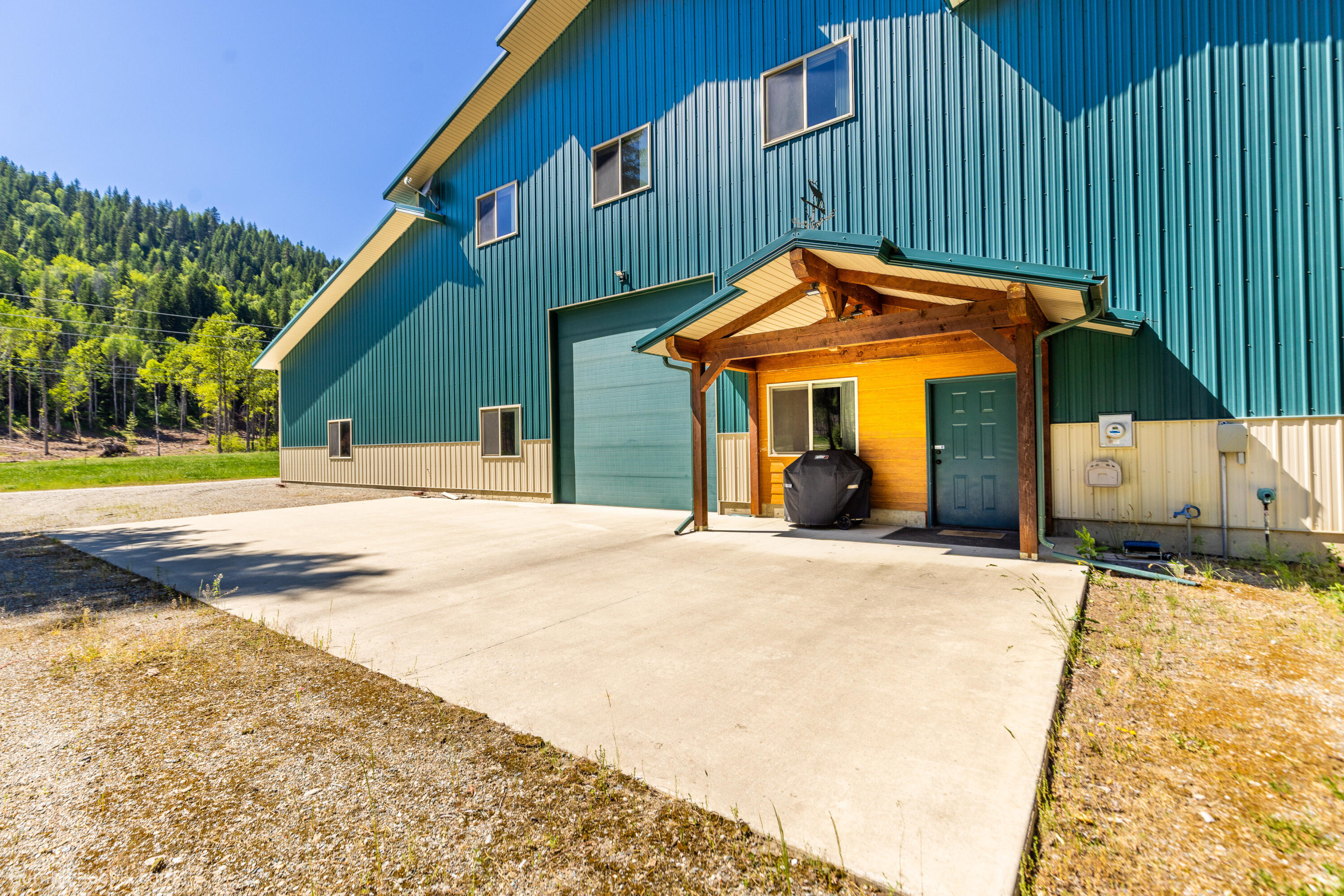 
                        Property photograph at
                        393958 HIGHWAY 20
                      