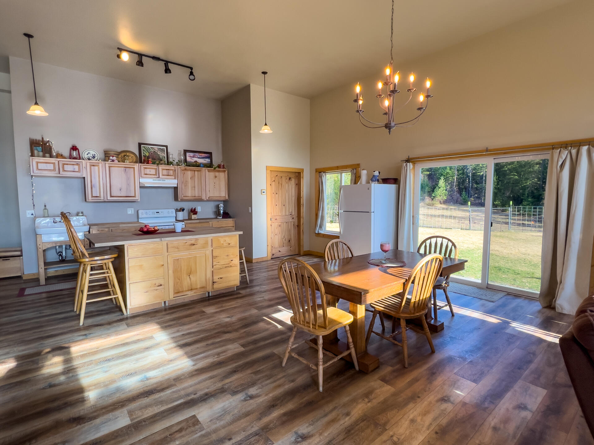
                        Property photograph at
                        2559 F UNITED COPPER MINE RD
                      