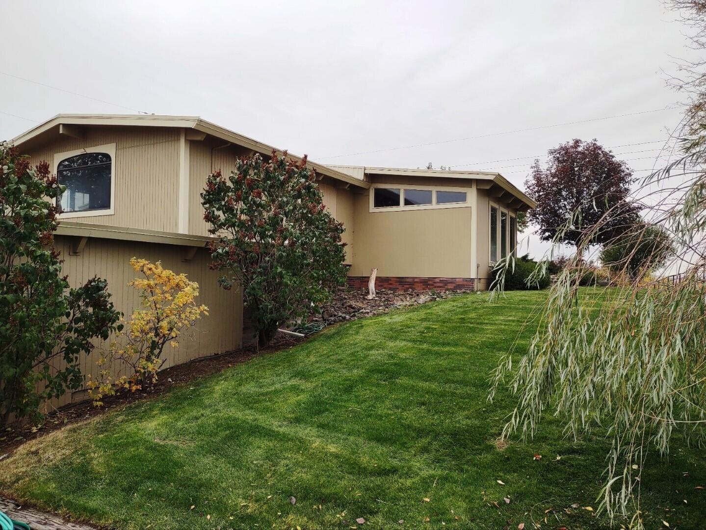 
                        Property photograph at
                        2175 W MCMANAMON RD
                      