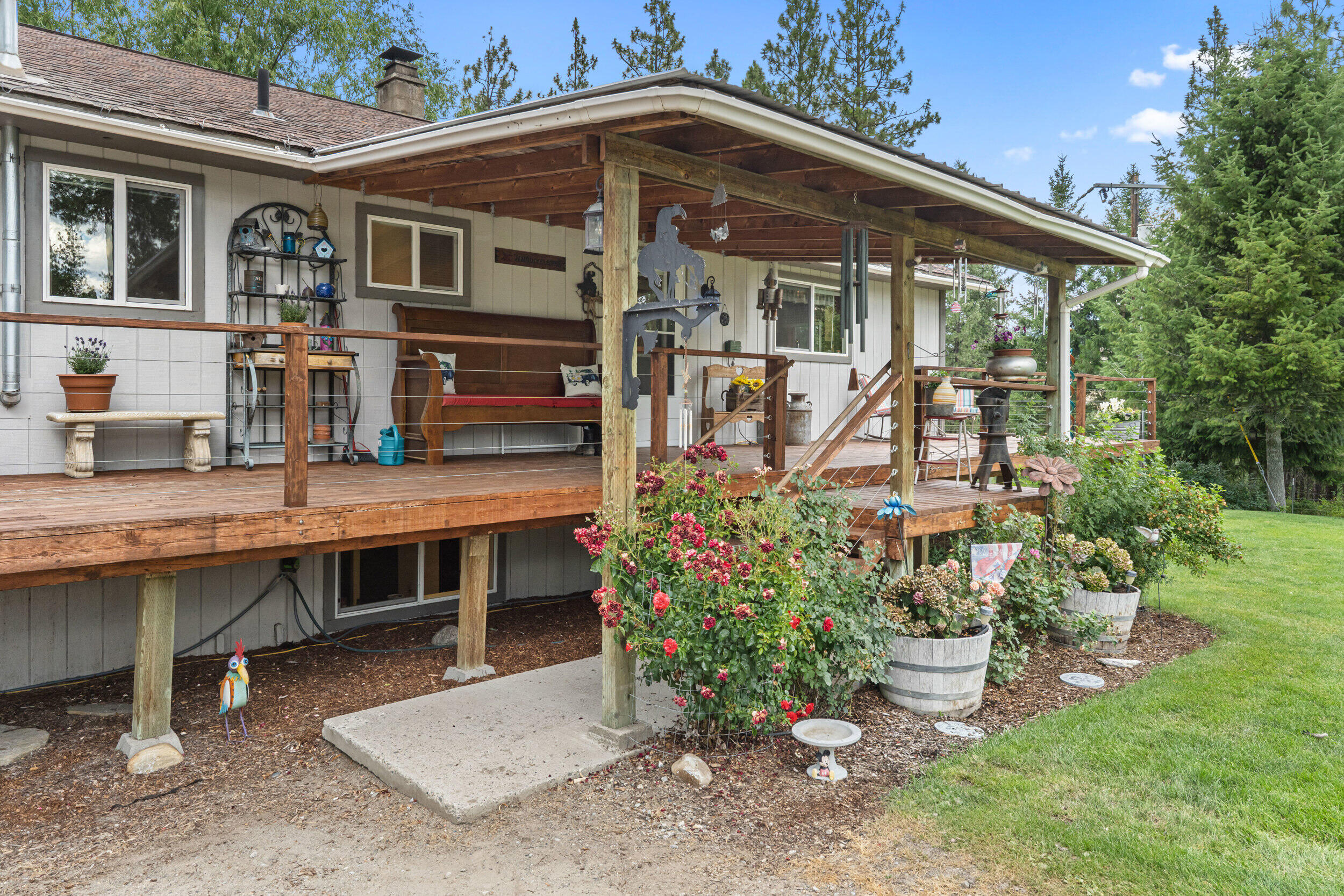 
                        Property photograph at
                        762 MAHONEY RD
                      