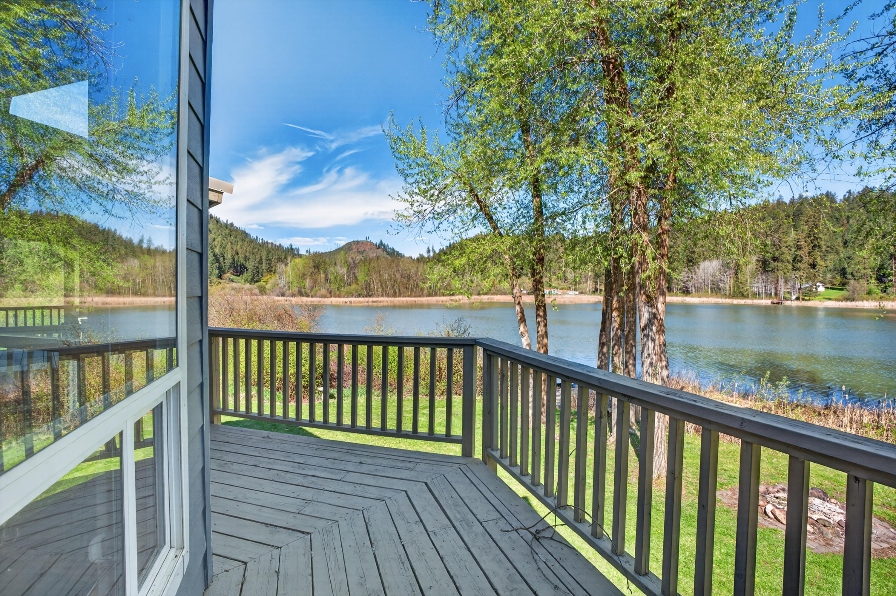 
                        Property photograph at
                        927 MISSION LAKE RD
                      