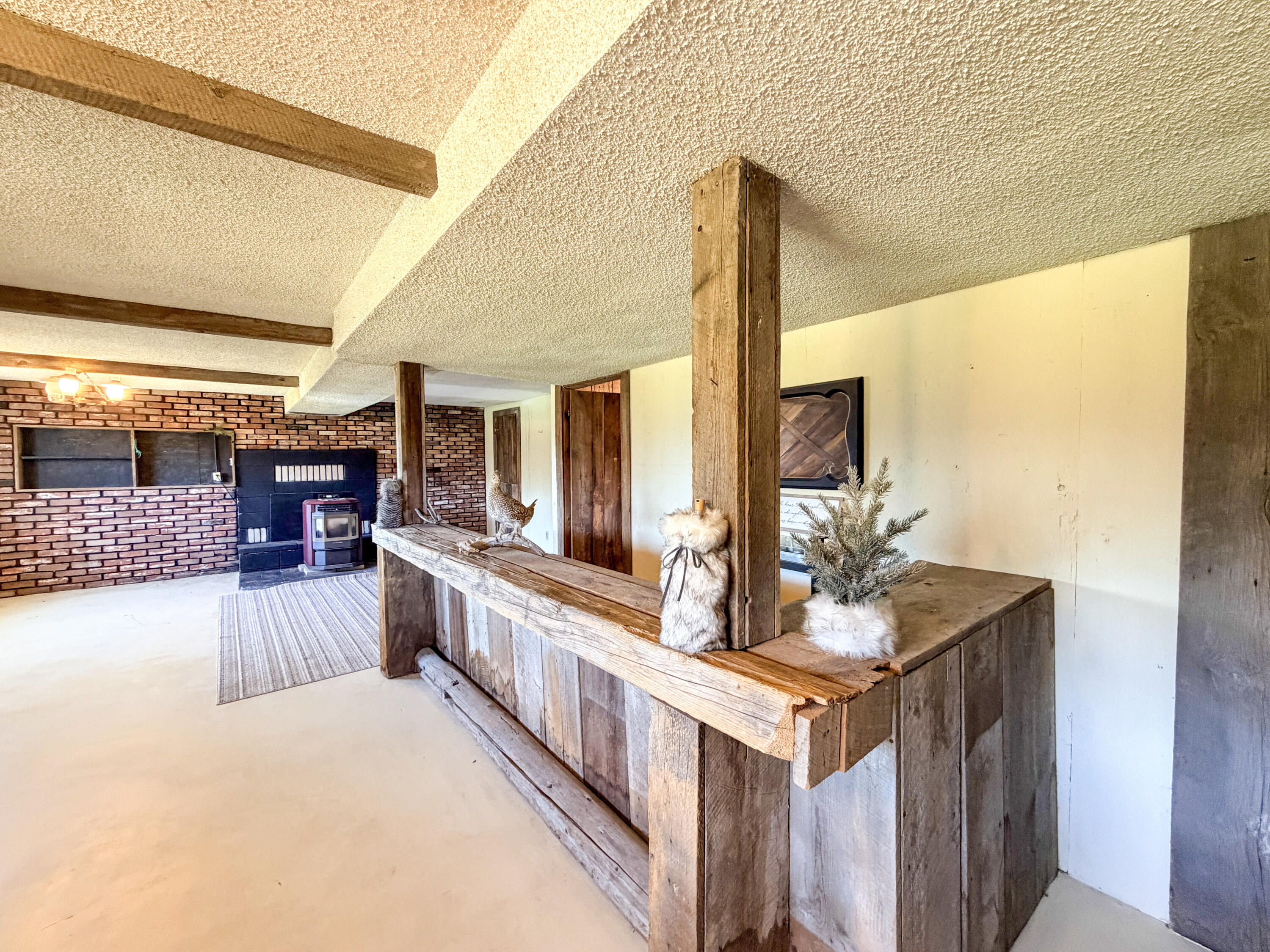 
                        Property photograph at
                        598 N HWY 395
                      