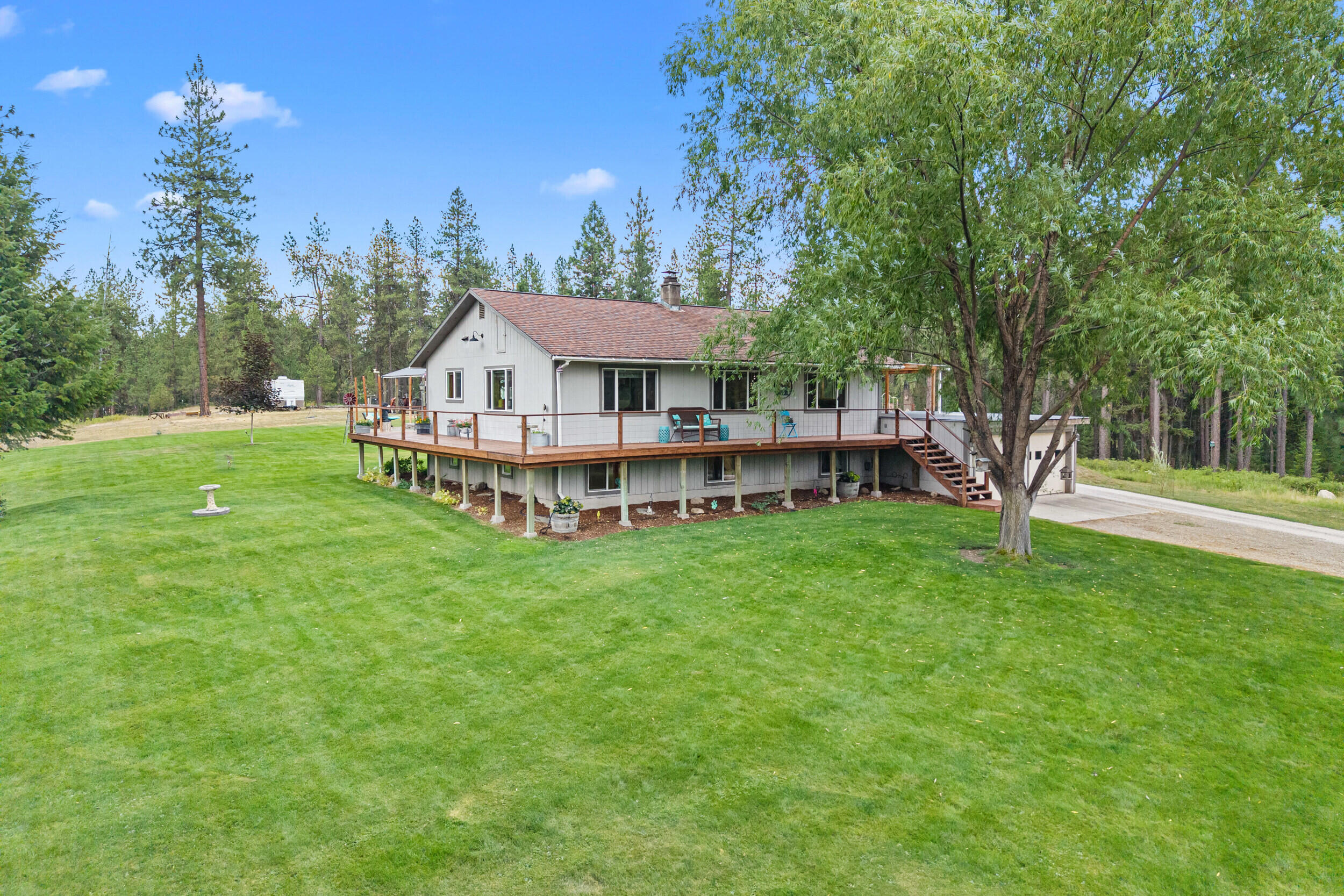 
                        Property photograph at
                        762 MAHONEY RD
                      