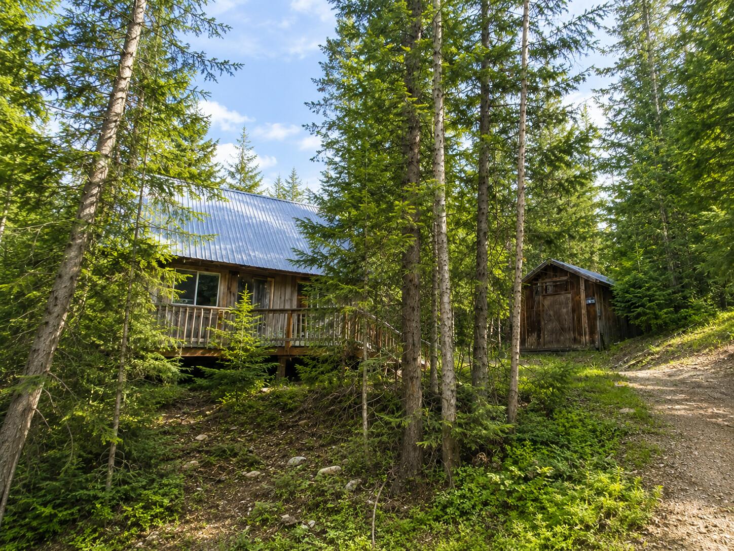 
            Exterior of
            3121 FIFTEEN MILE CREEK RD
          